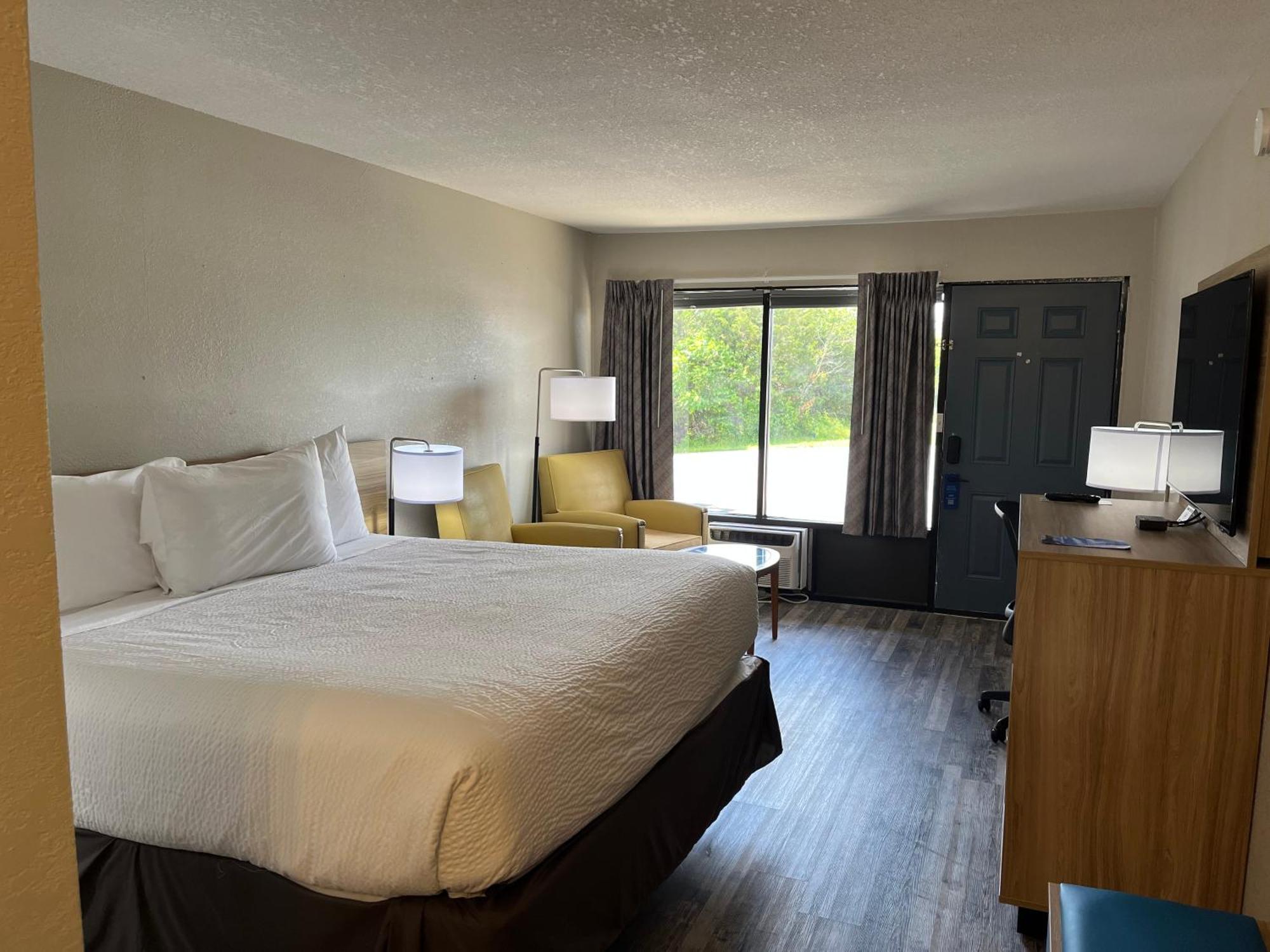 King Room - Pet Friendly/Non-Smoking
