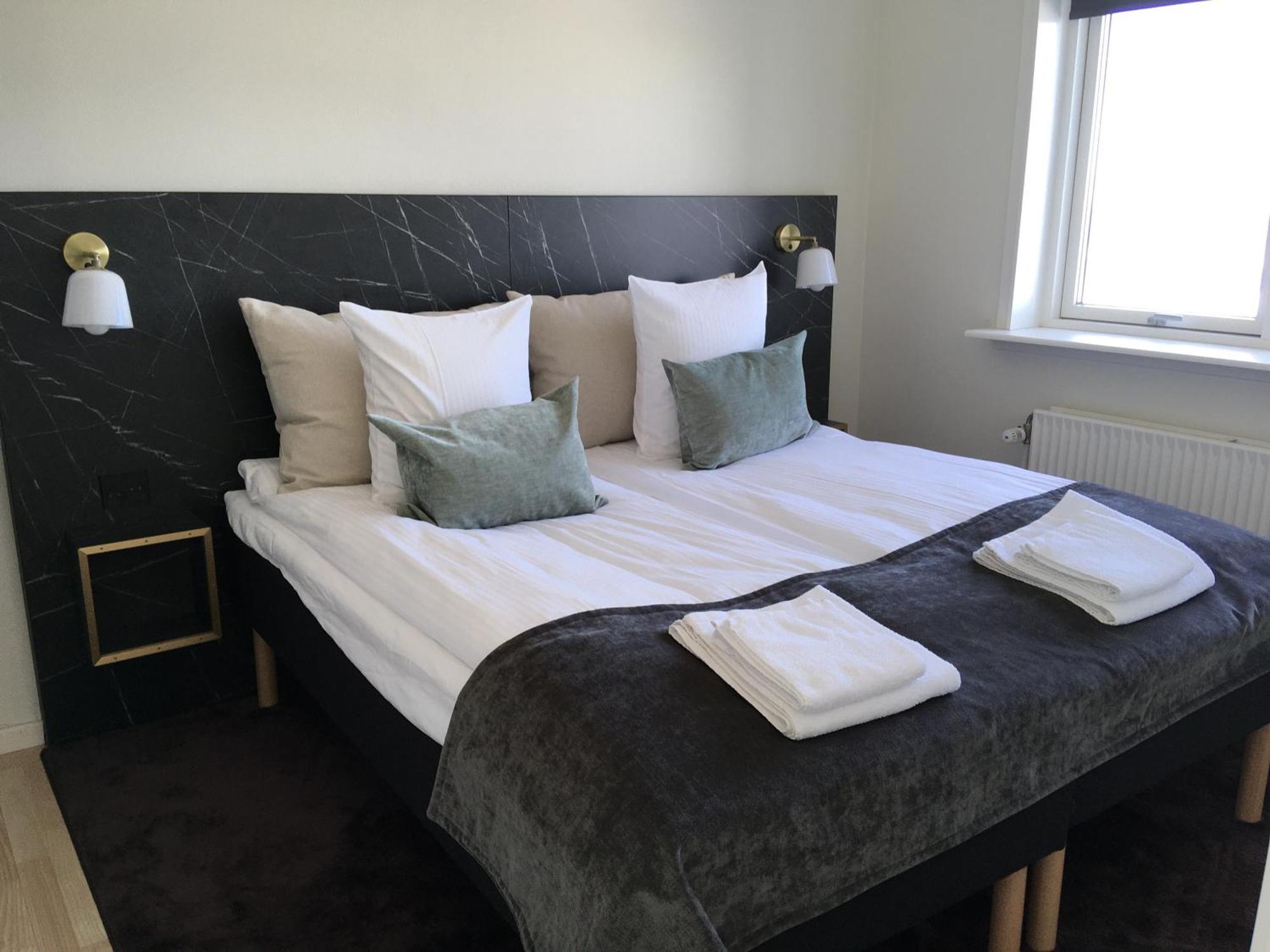 Deluxe One-Bedroom Apartment with Ocean View