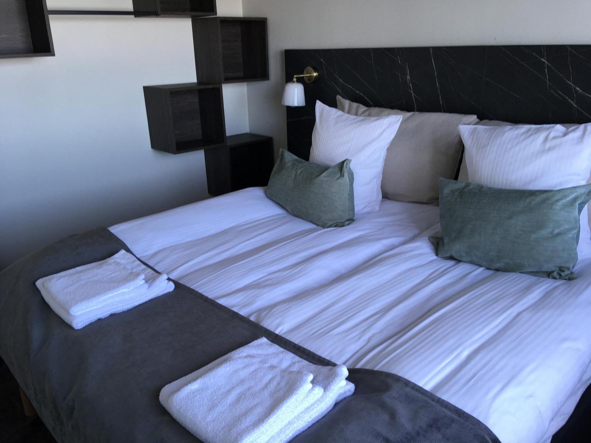 Deluxe One-Bedroom Apartment with Ocean View