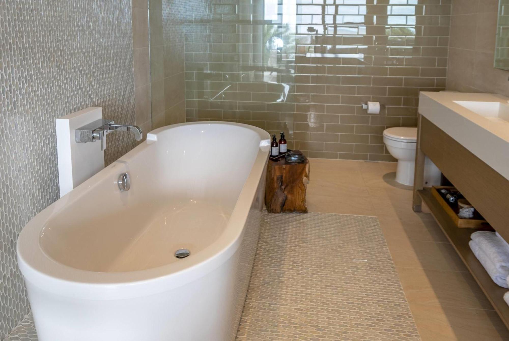 3-Bedroom Oceanfront Suite, 2 King Beds, 2 Twin Beds, Non-Smoking