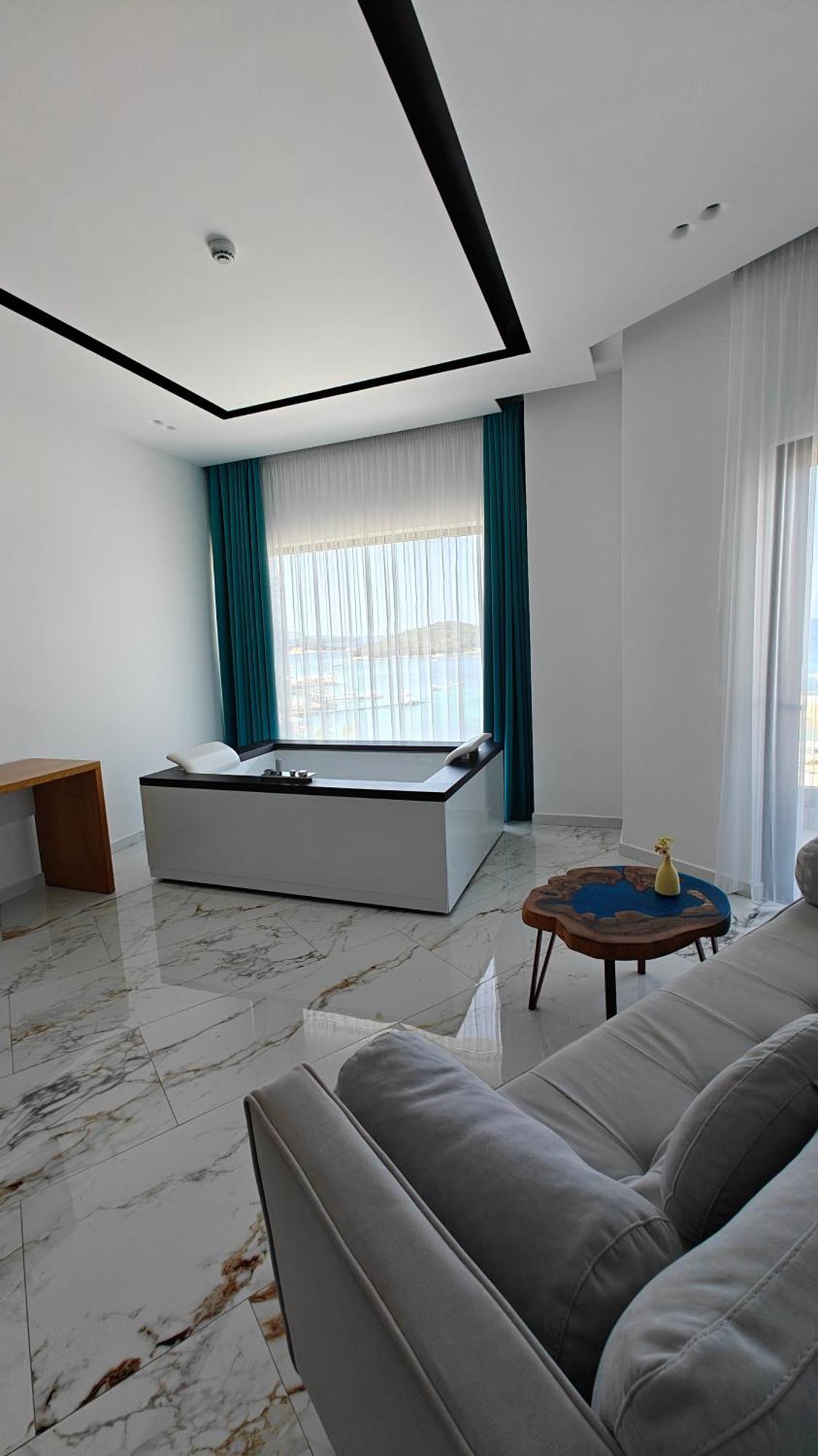 Suite with Spa Bath