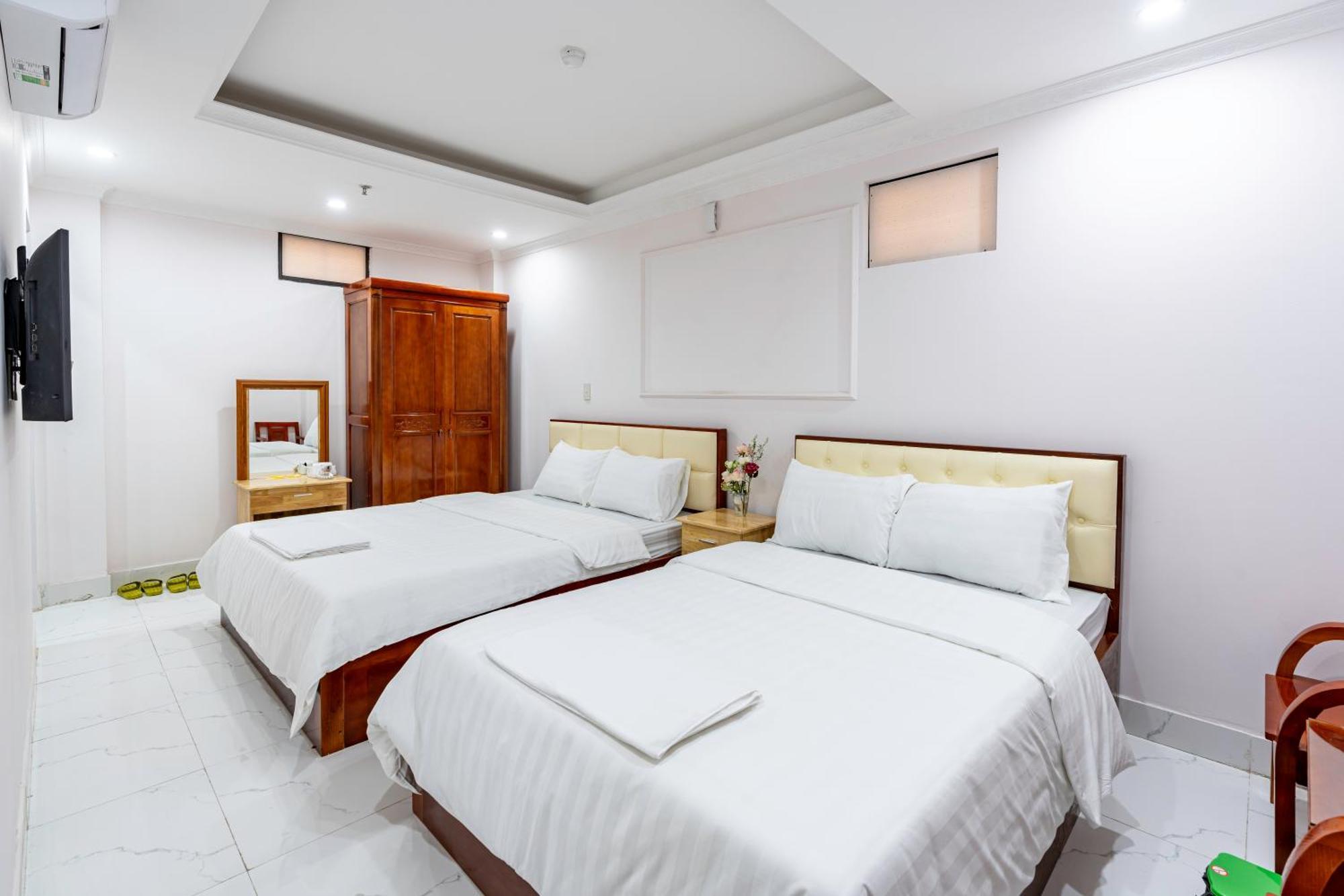 Quadruple Room with Private Bathroom