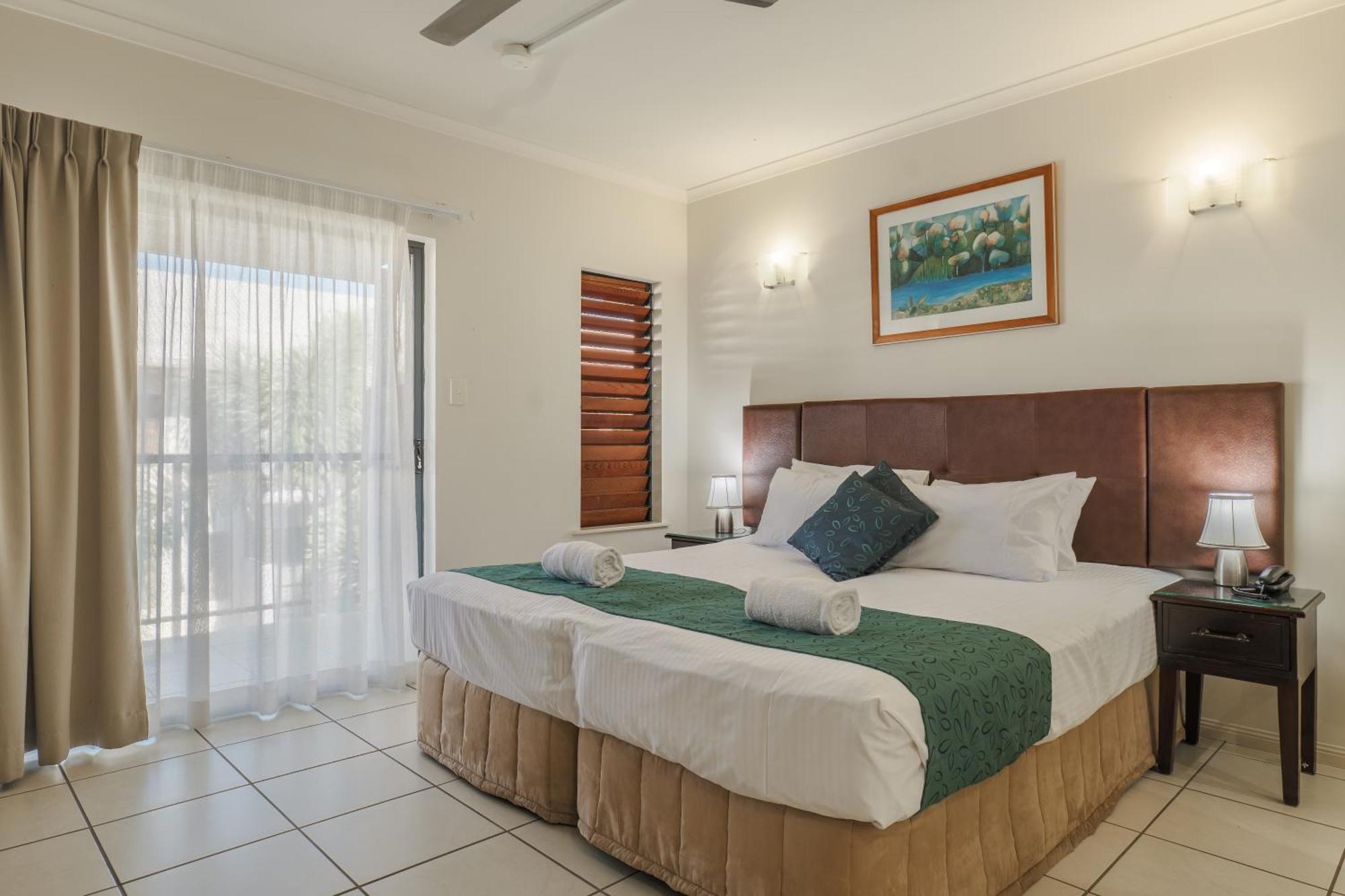 Studio Apartment with Pool View