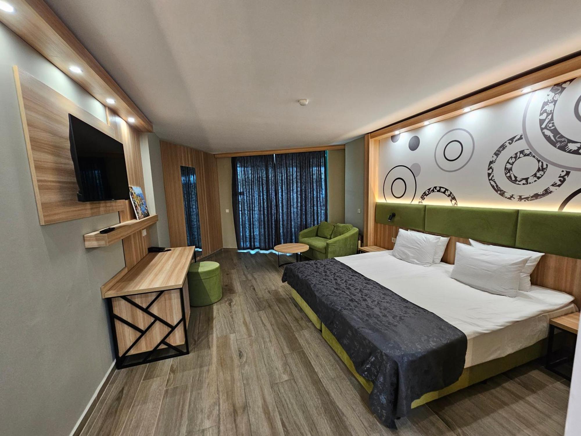 Deluxe Double Room with Extra Bed (3 Adults)