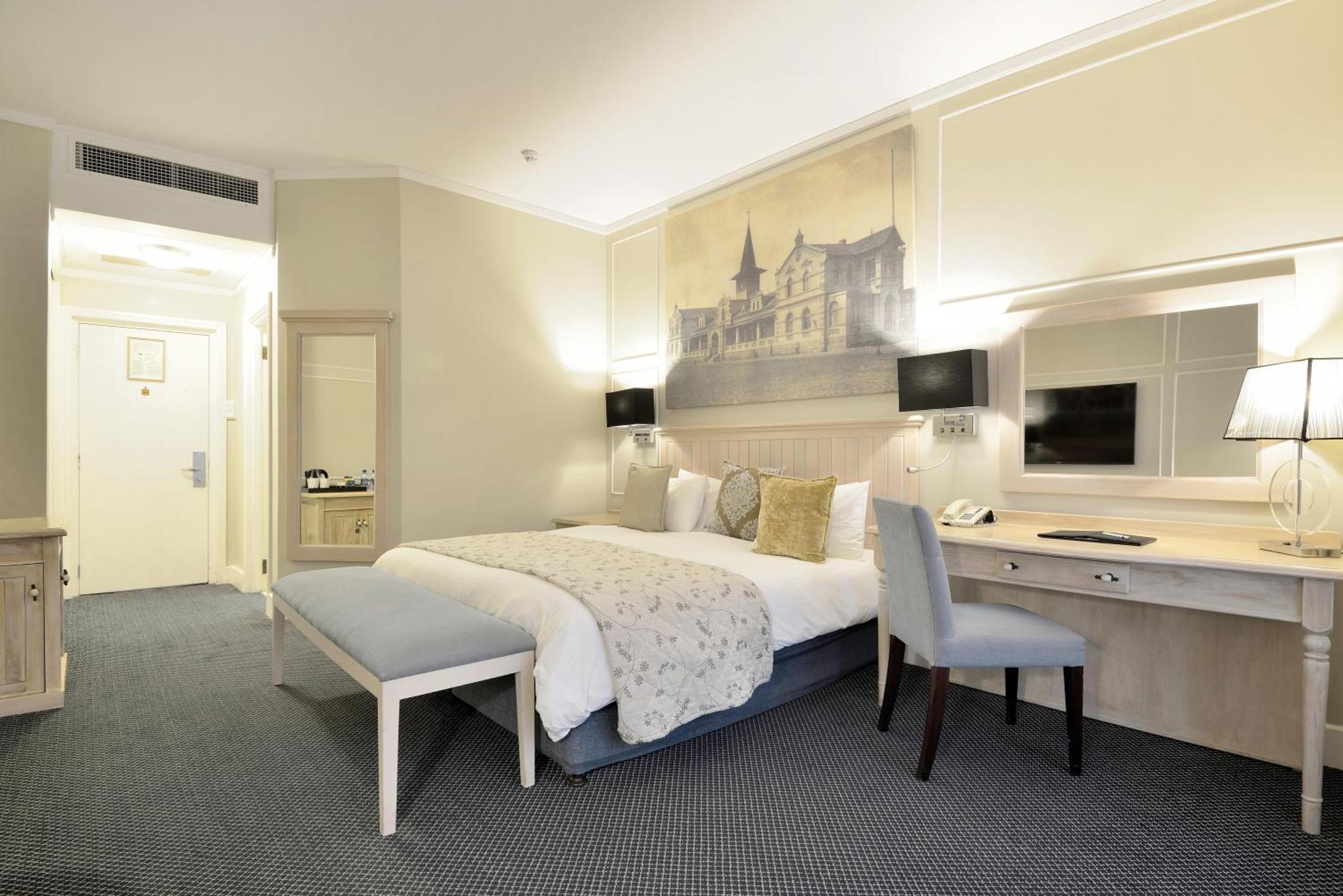 Luxury Queen Room