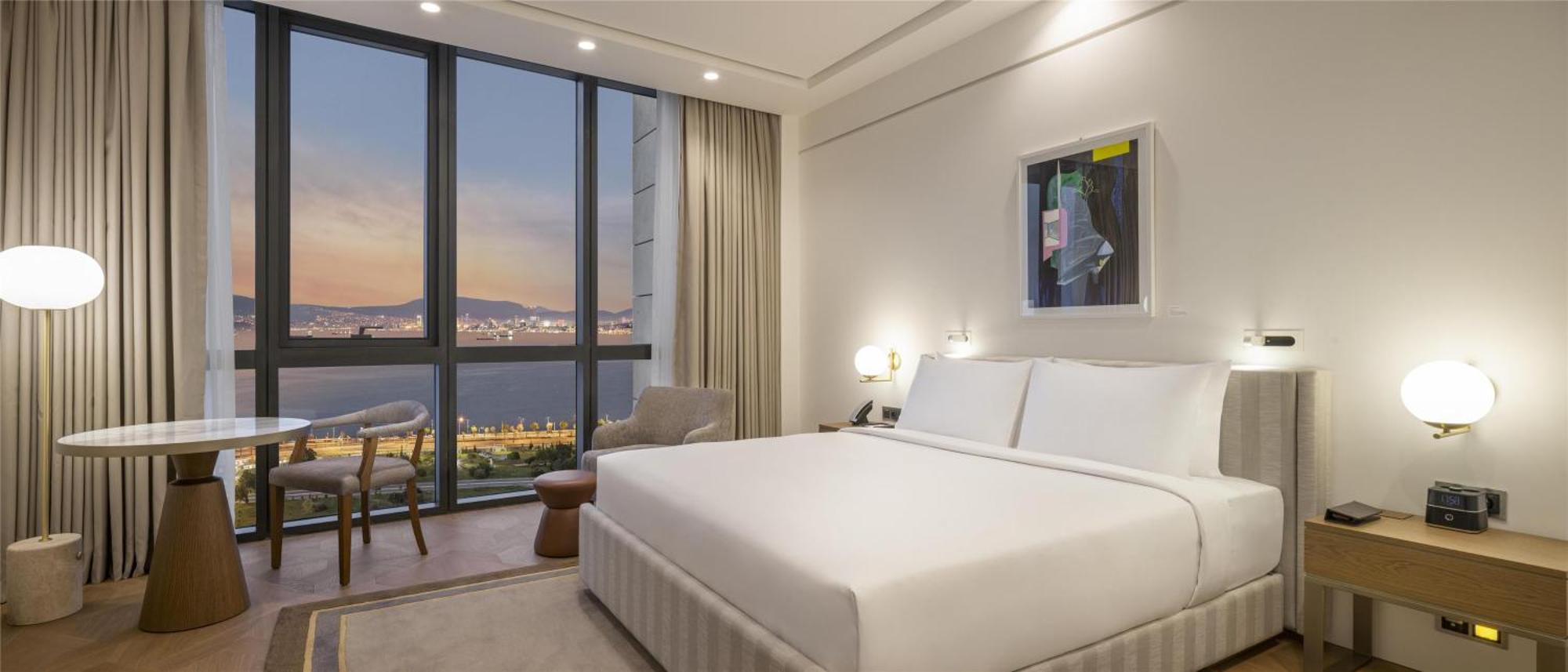 Deluxe King Room with Balcony and Club Access