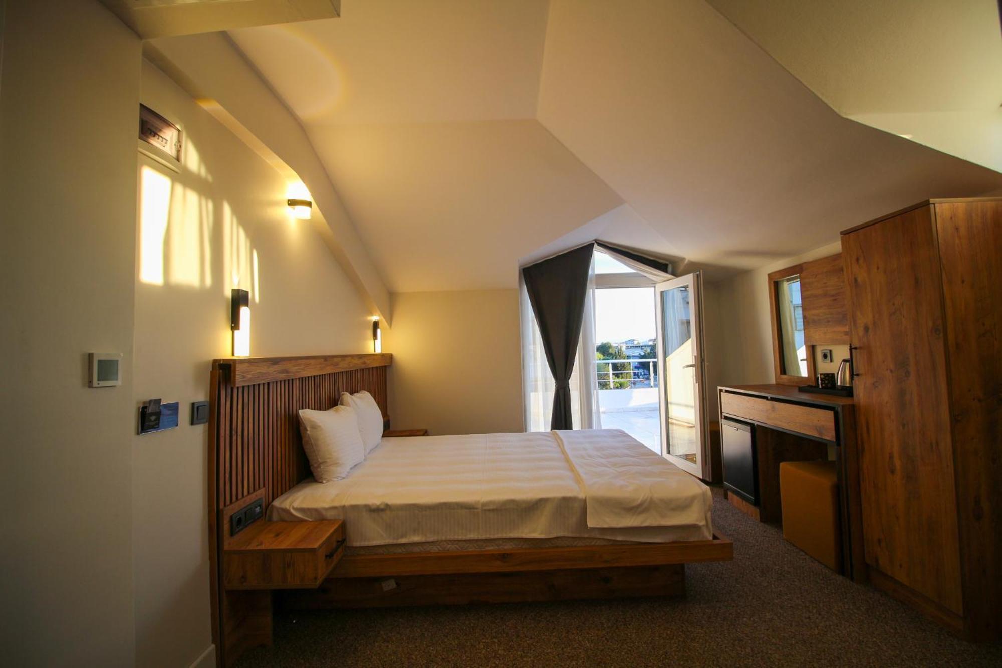 King Room with Spa Bath