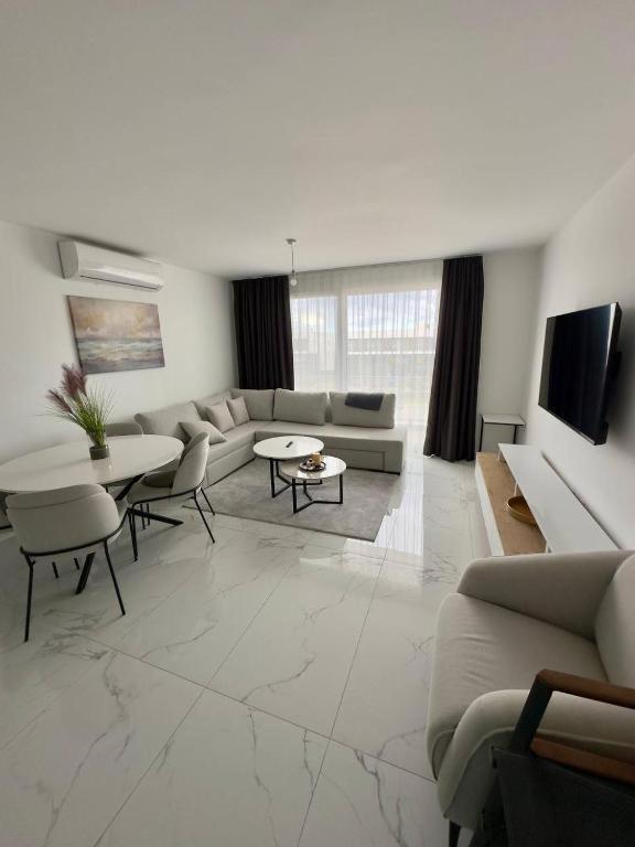 One-Bedroom Apartment with Balcony
