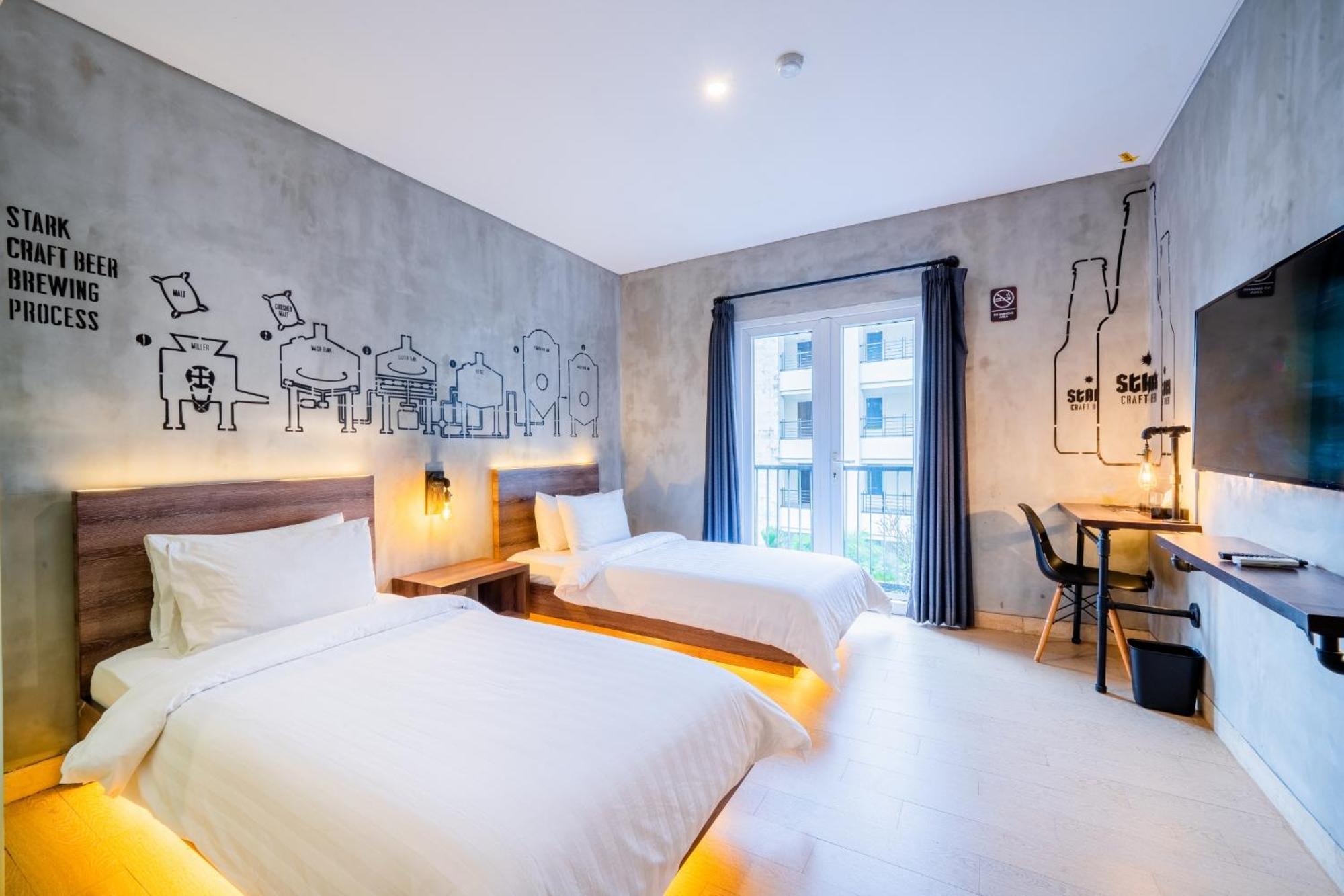 Stark Executive Room with City View