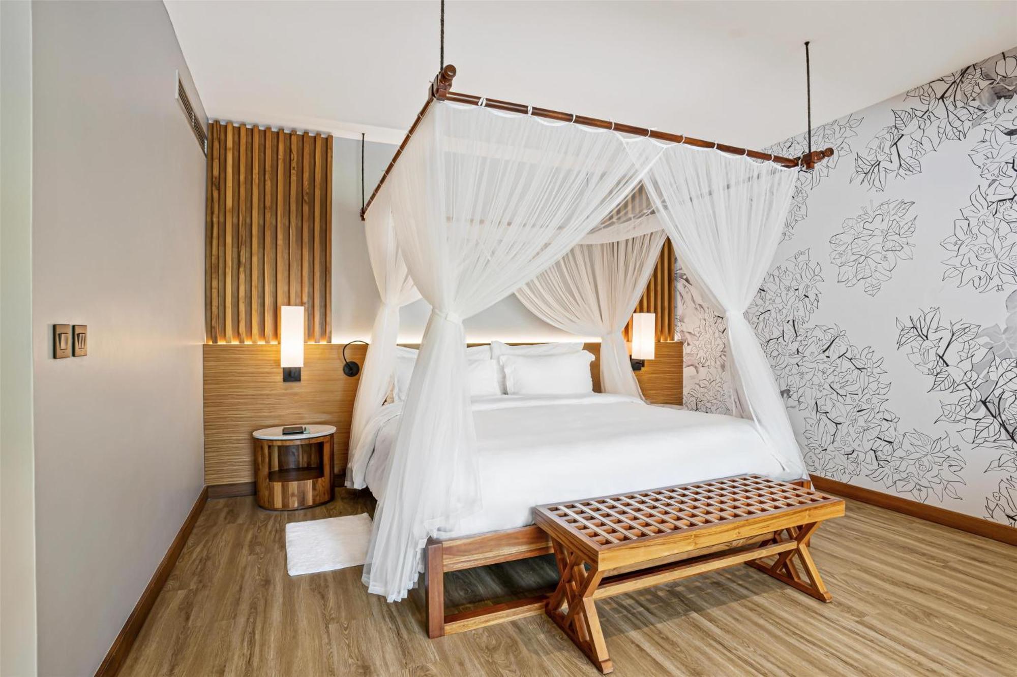 Deluxe Lagoon View Suite