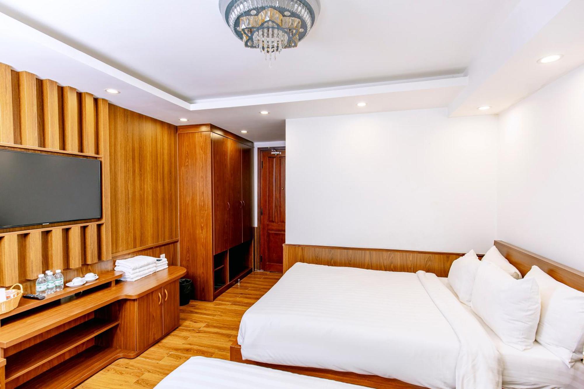 Twin Room with Shared Toilet