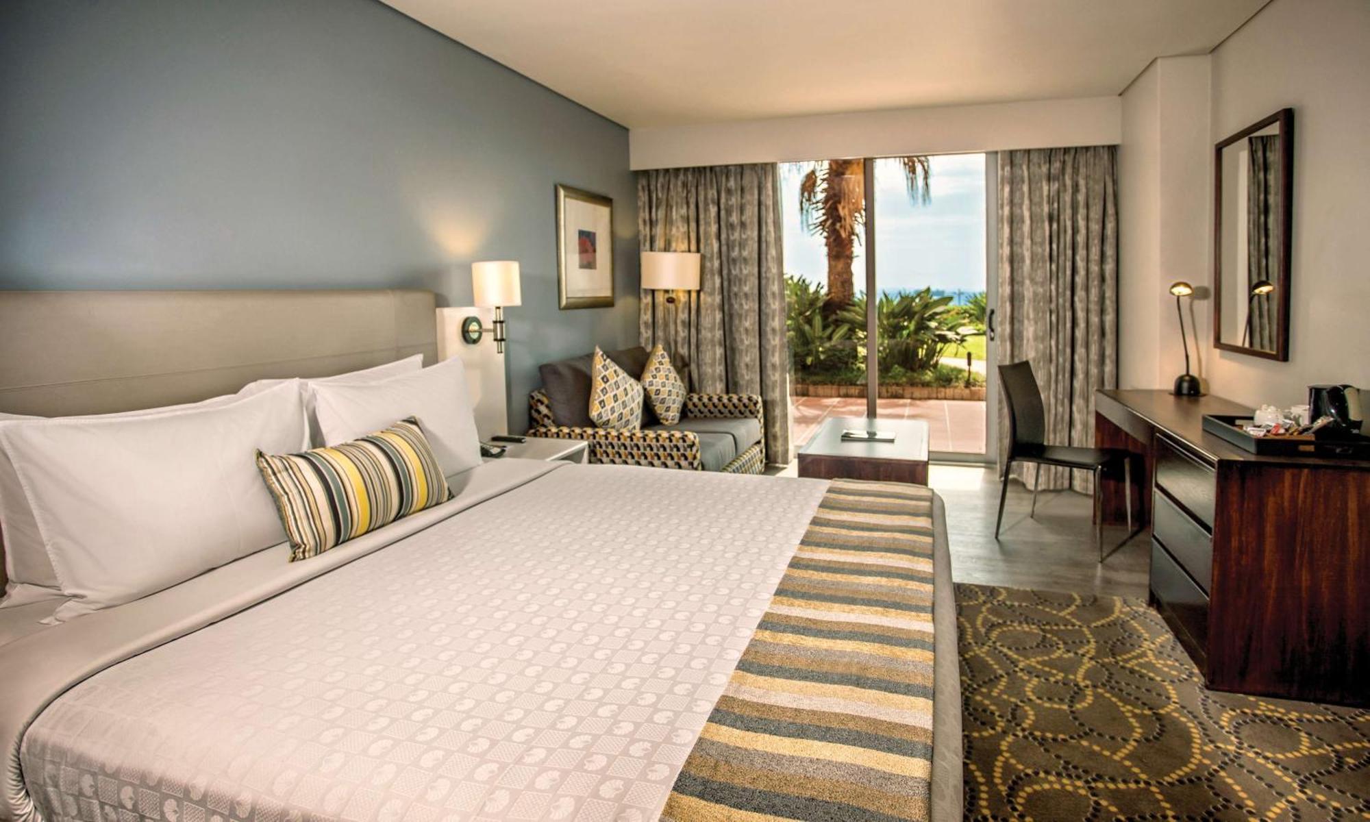 Deluxe Queen Room