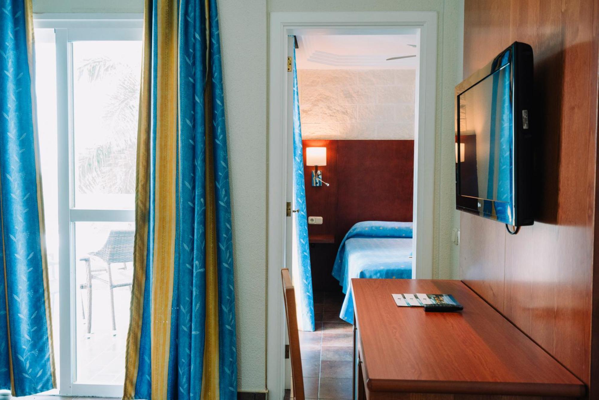Double or Twin Room (1 Adult)