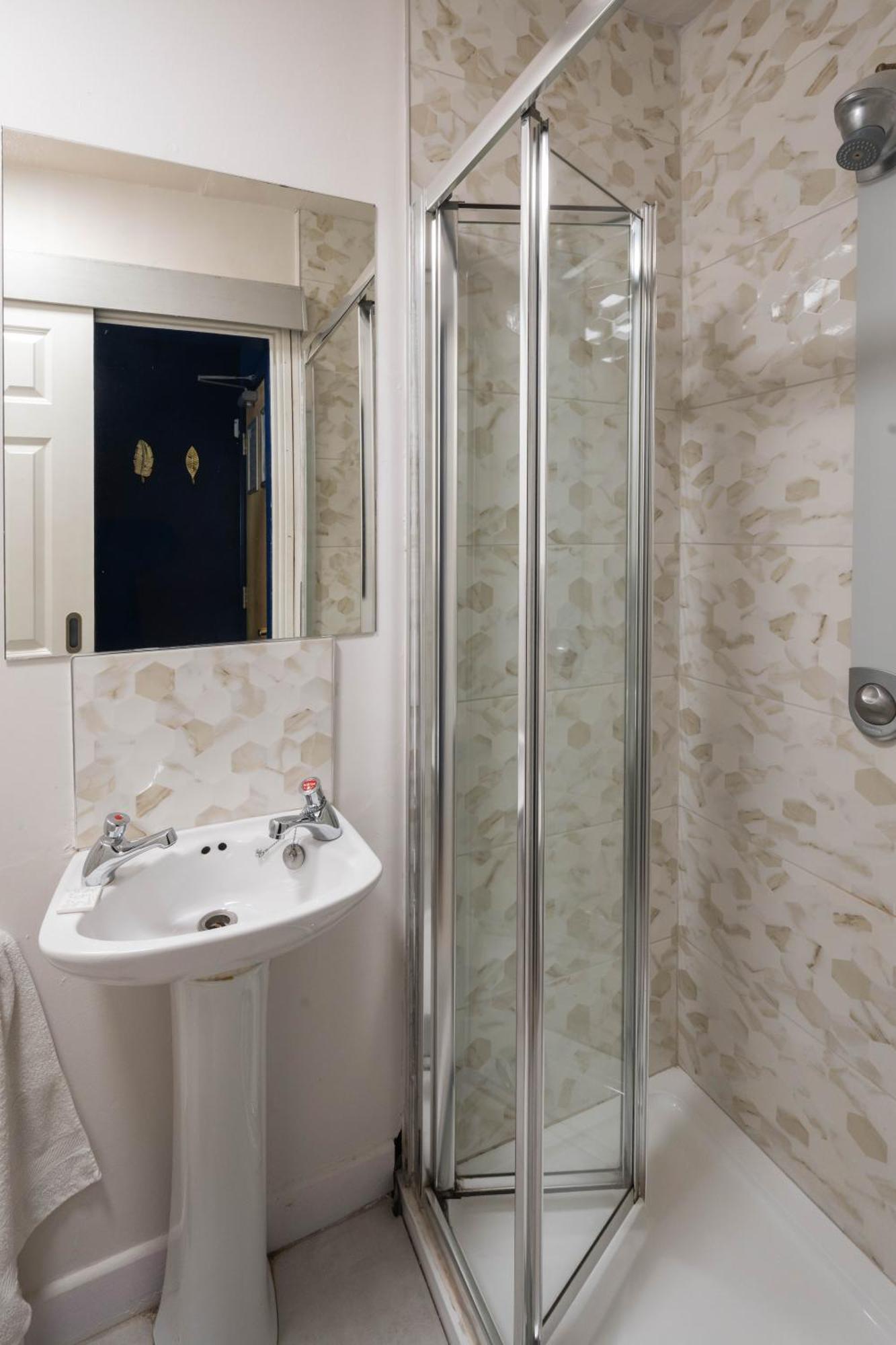 Double or Twin Room with Bathroom