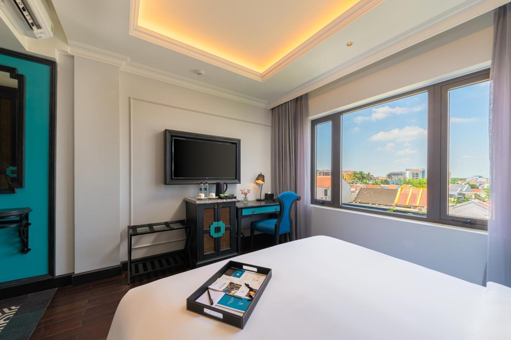 Deluxe Double or Twin Room with City View