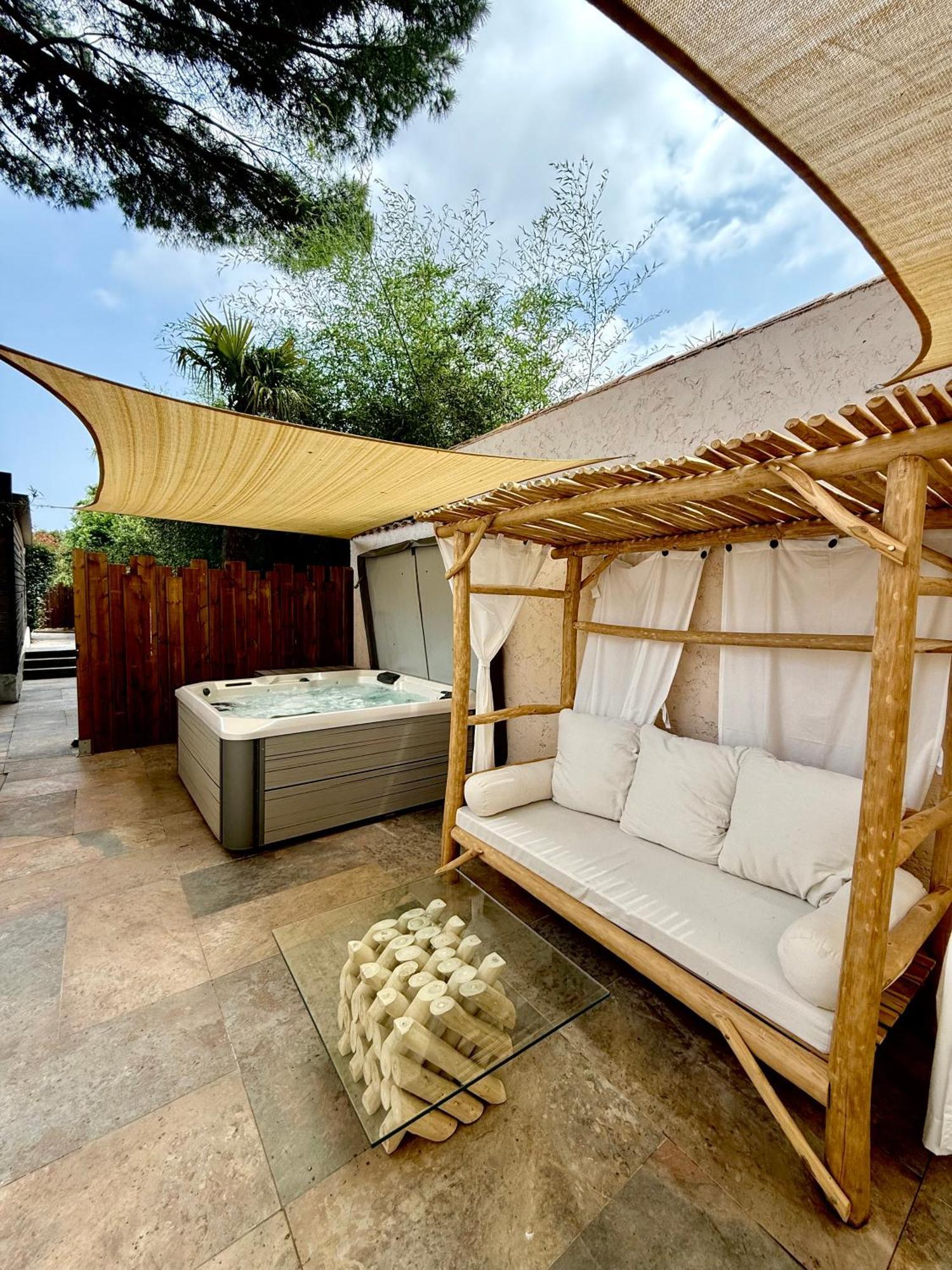 Suite with Hot Tub