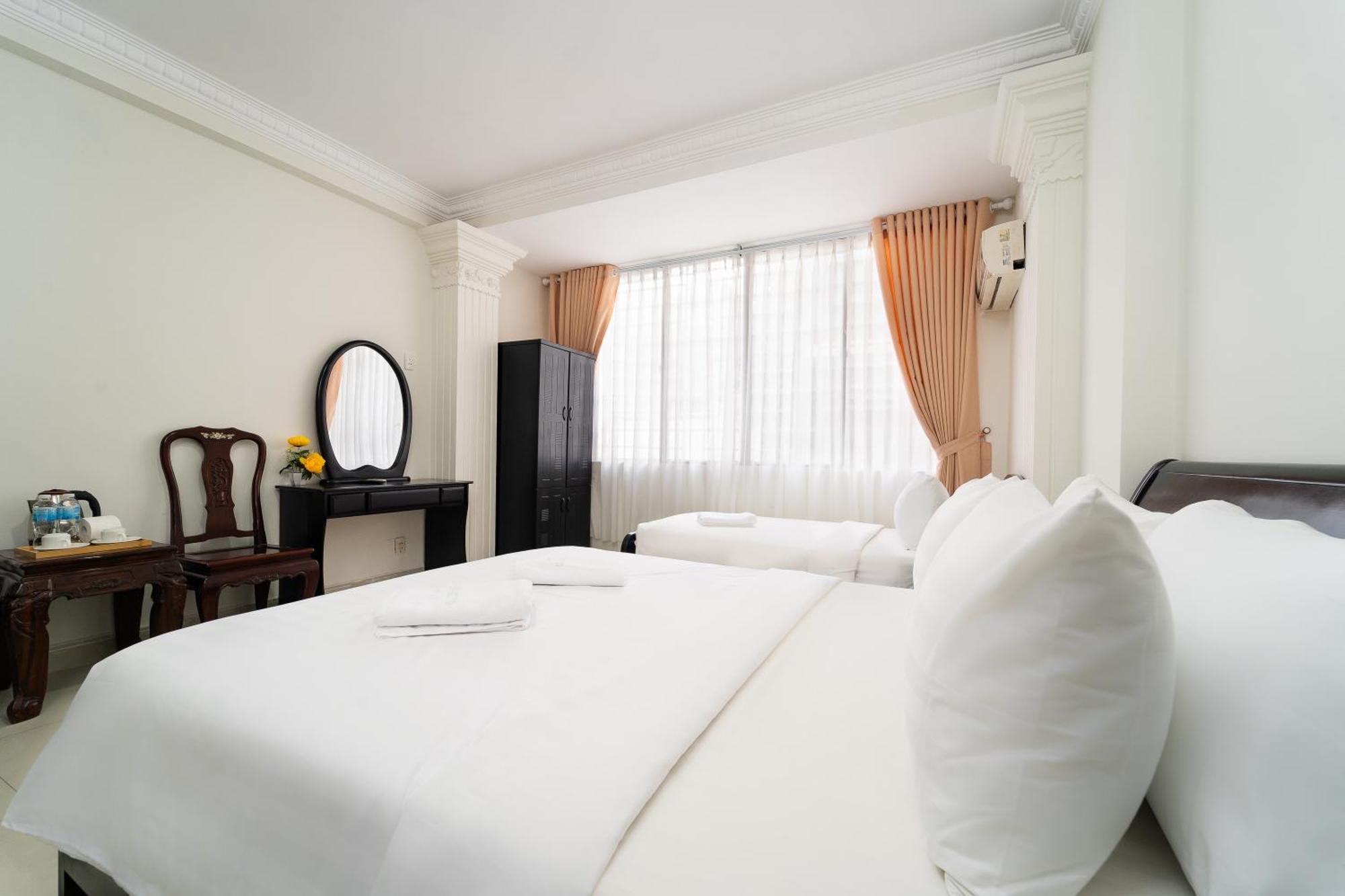 Triple Room with City View
