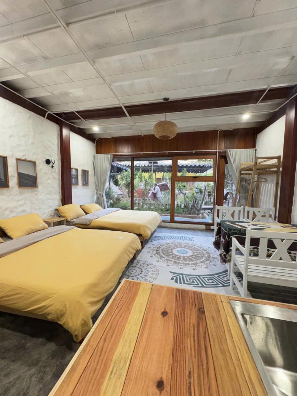 Family Room with Garden View