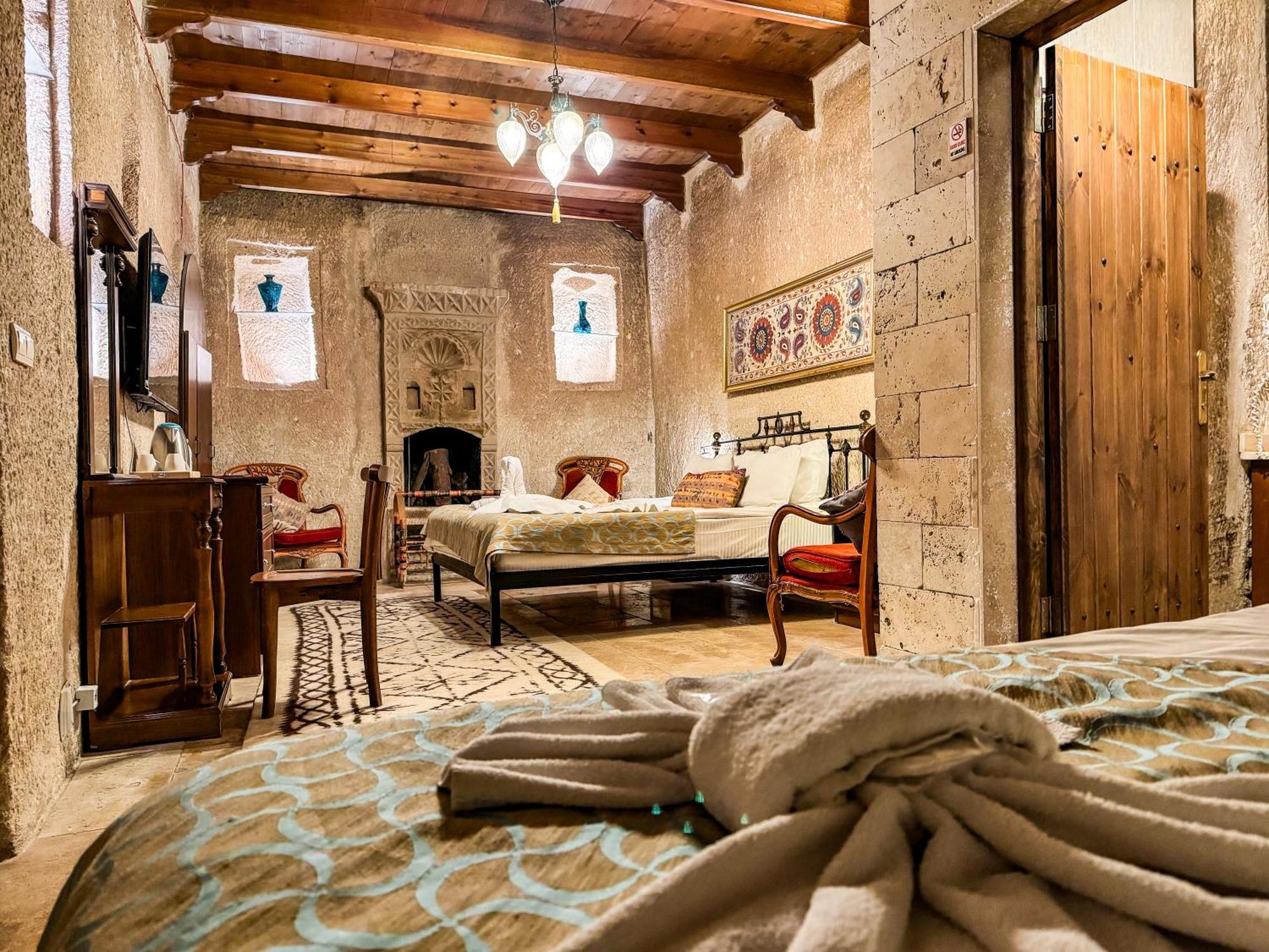 Deluxe Double Cave Room