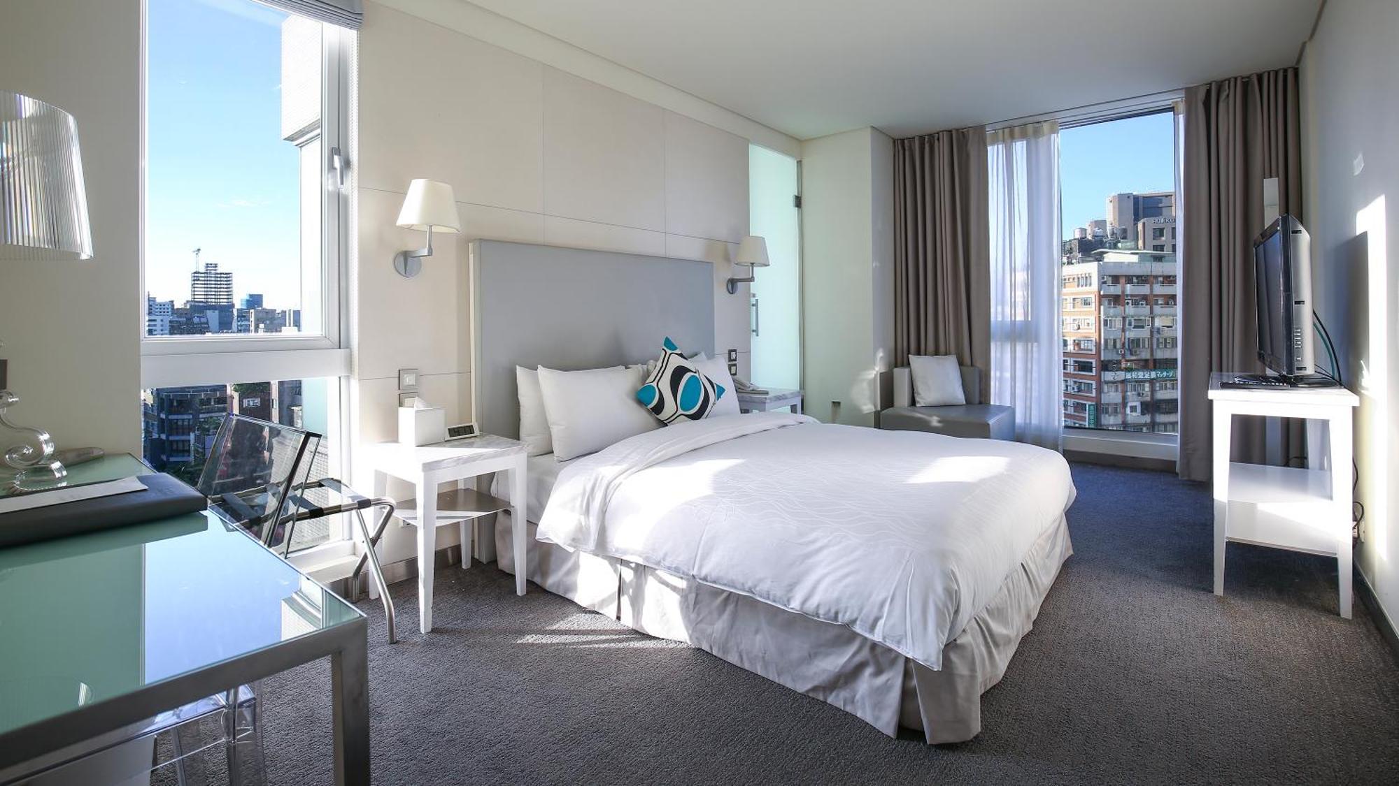 Deluxe Room with City View