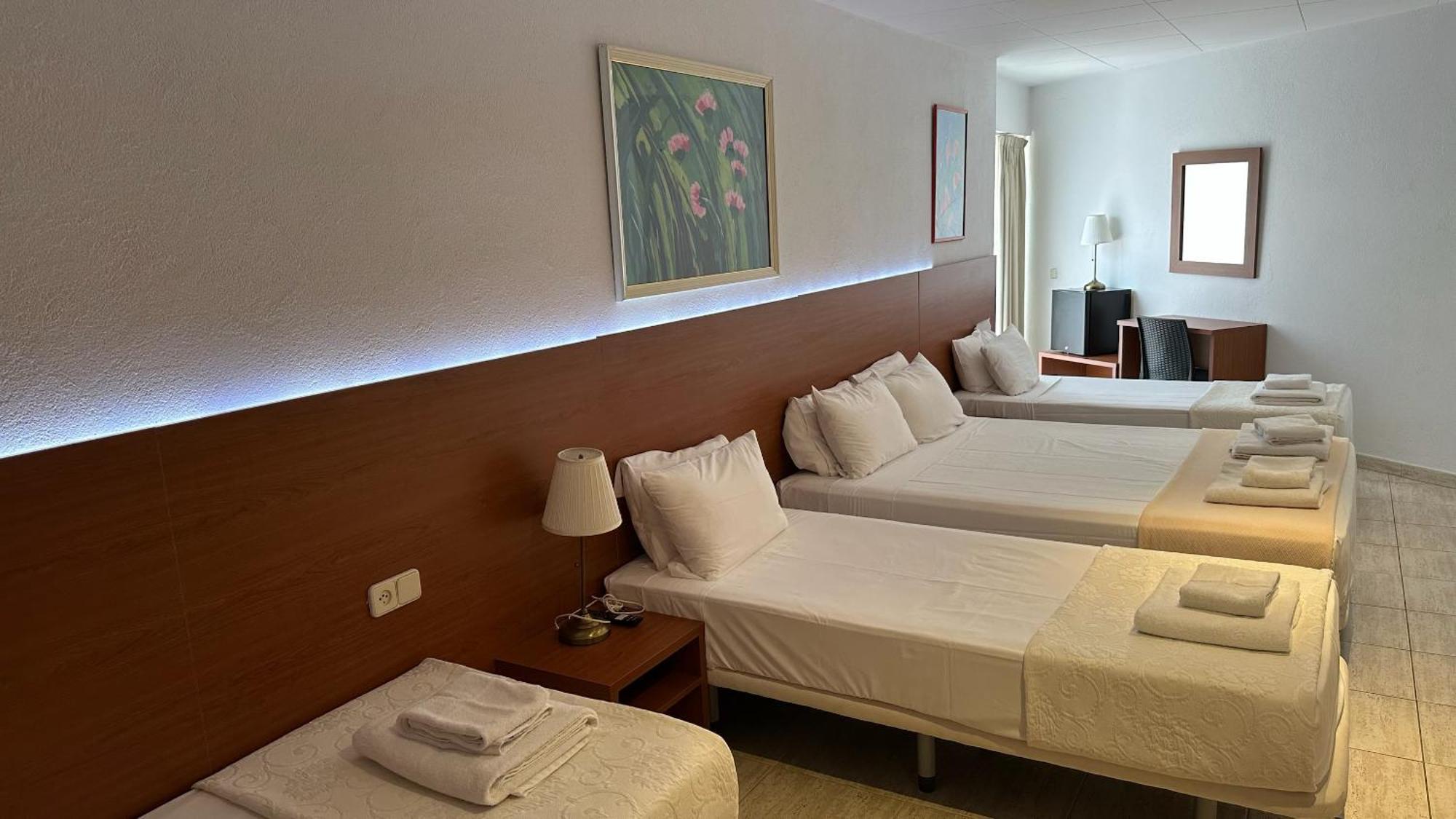 Quintuple Room