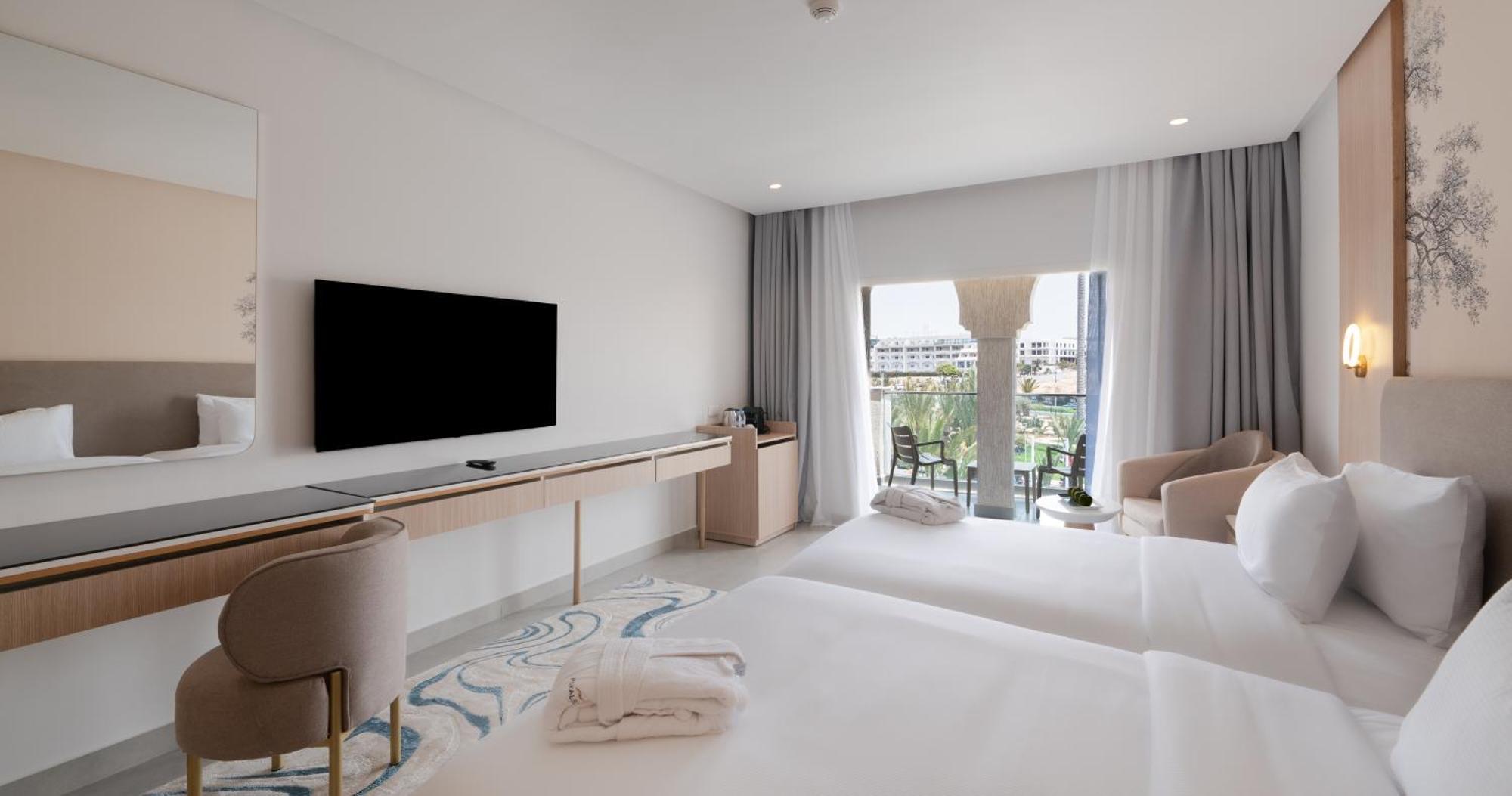 Double or Twin Room with Partial Sea View