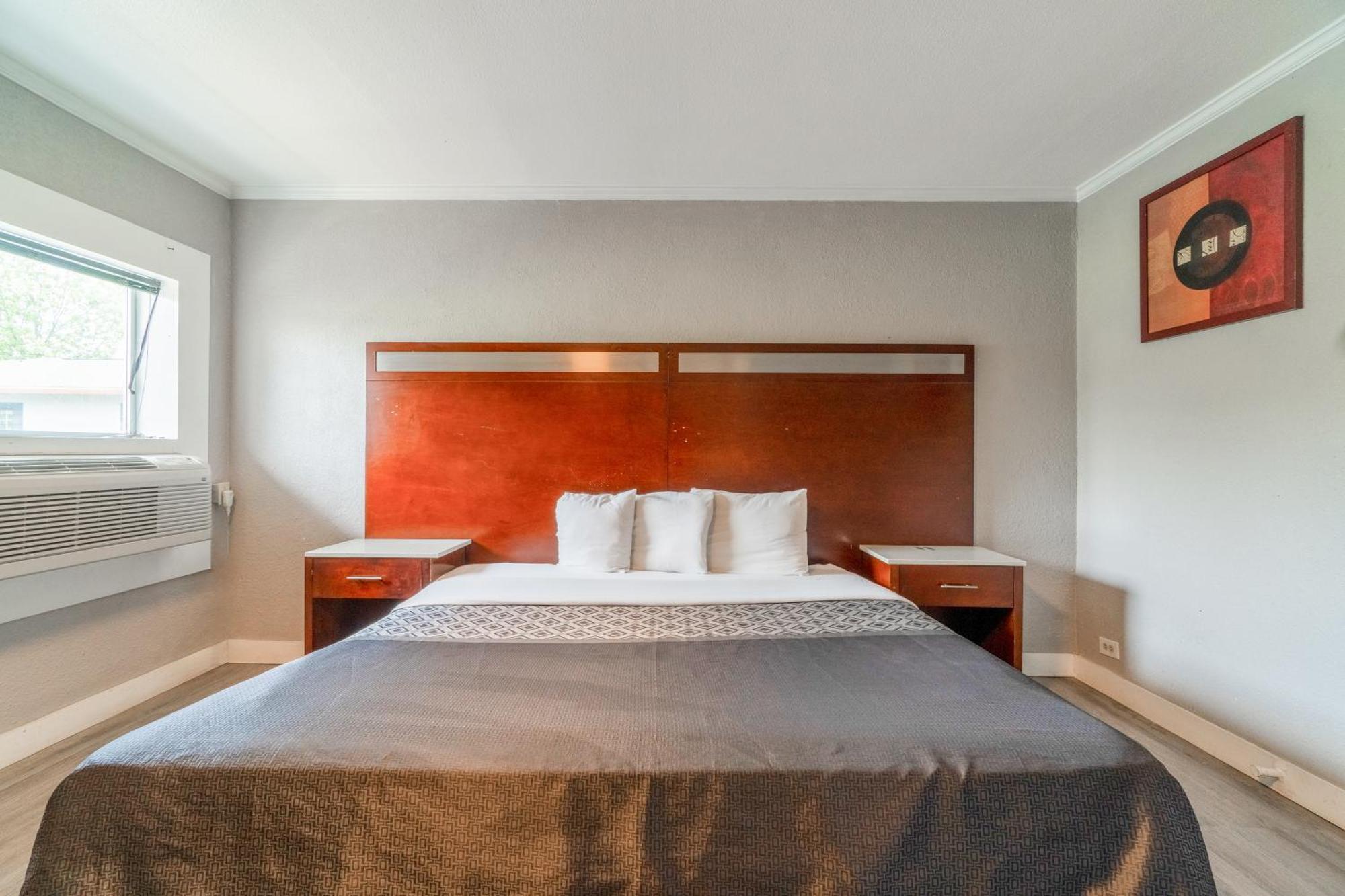 King Bed Non-Smoking