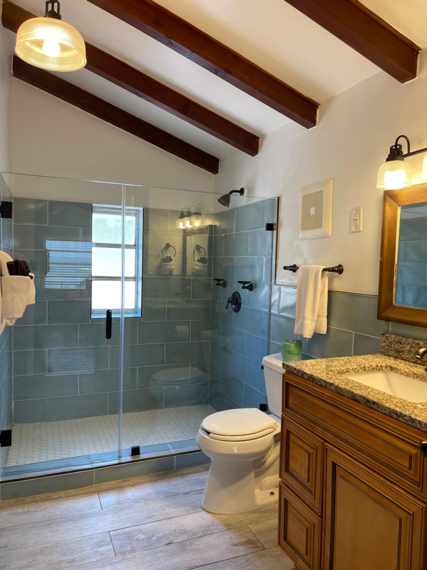 Paradise King Waterfront Suite
