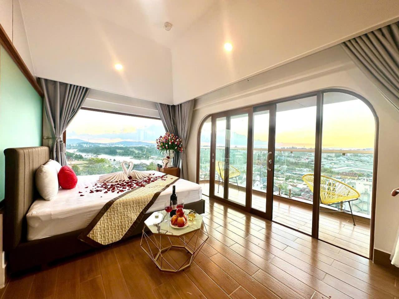 King Room with Lake View