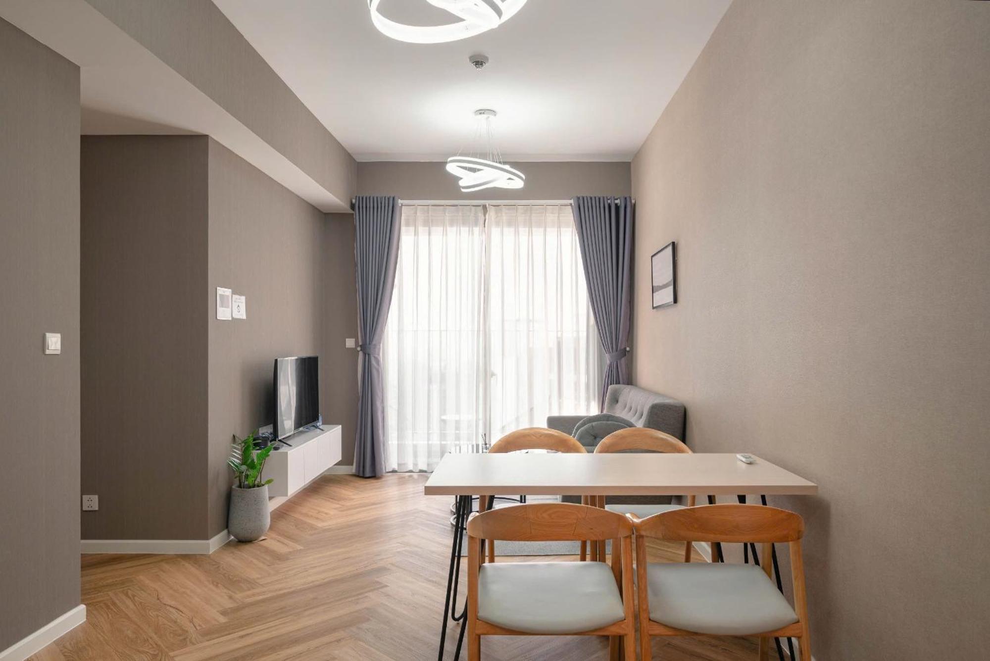 One-Bedroom Apartment with City View