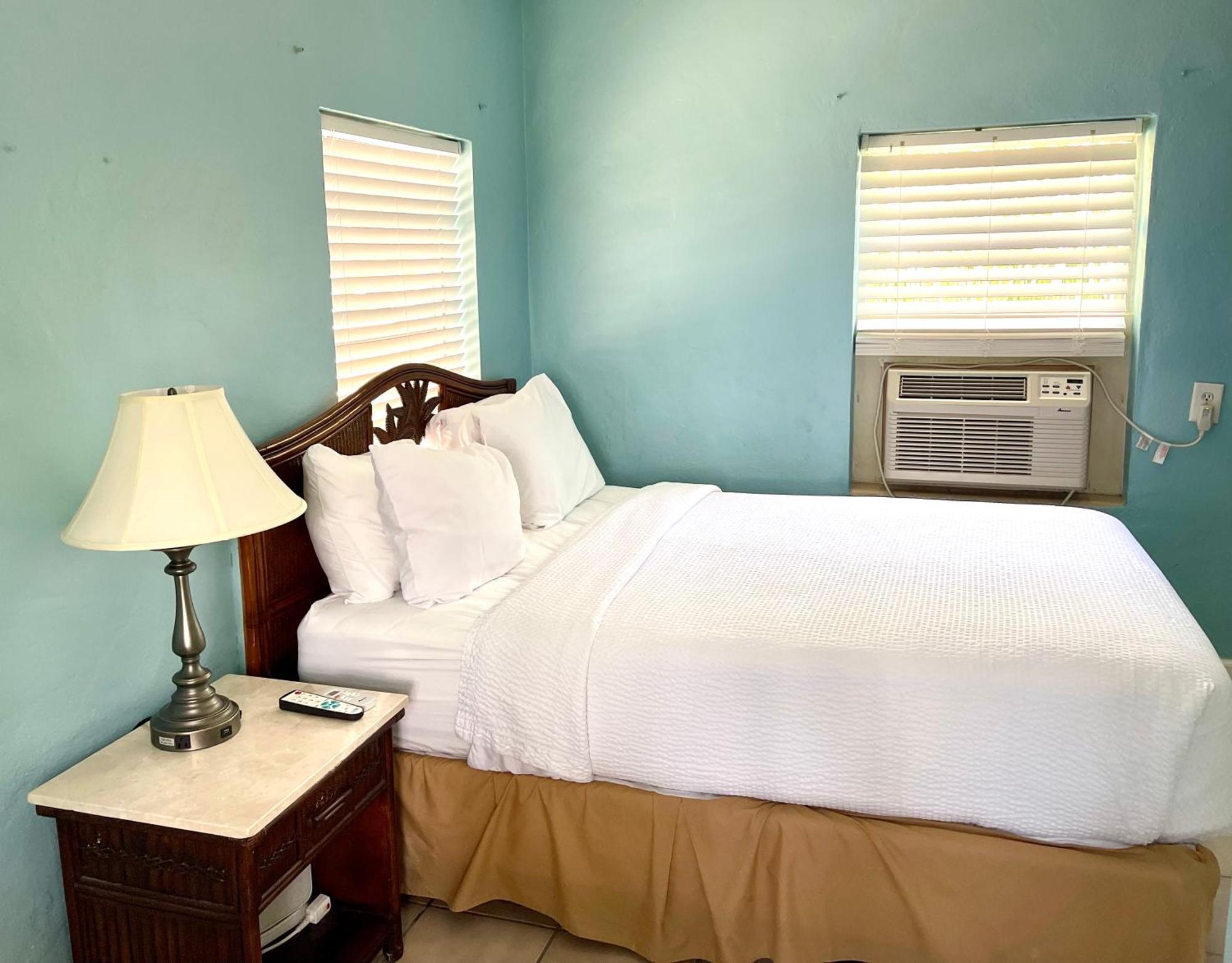 Paradise Two Double Beds Waterfront Suite