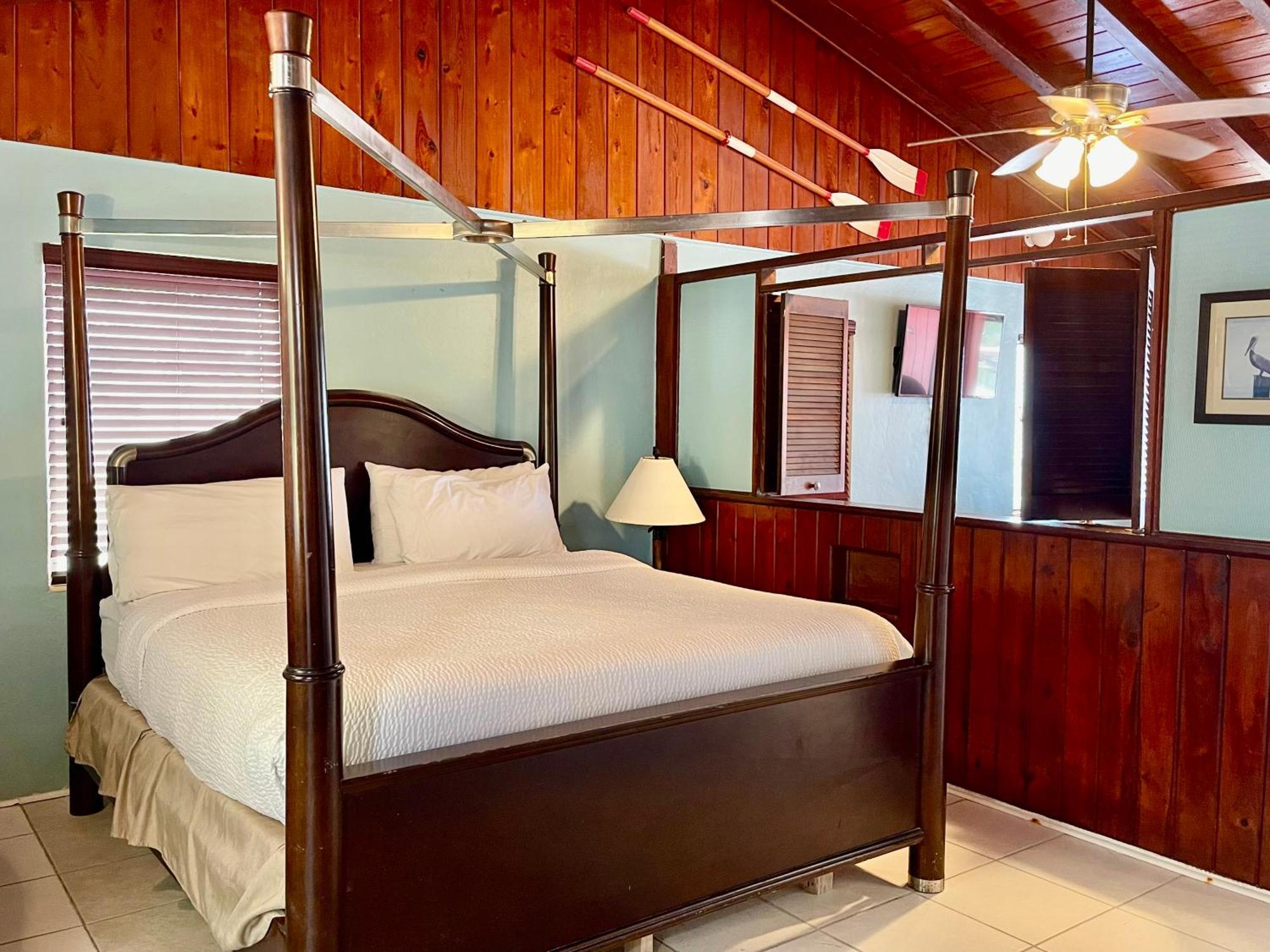 Sailaway King Waterfront Suite