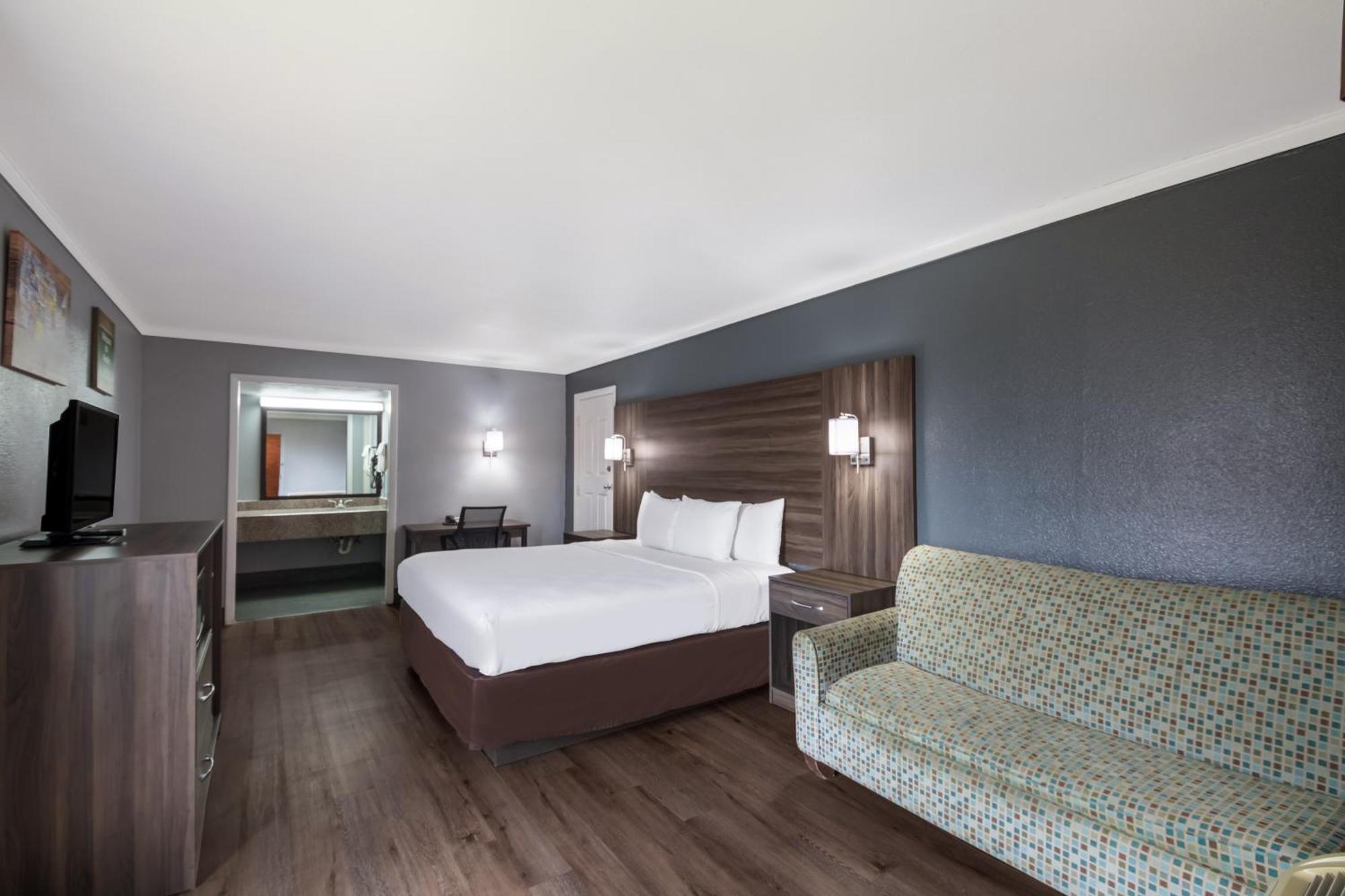 King Room - Accessible/Non-Smoking