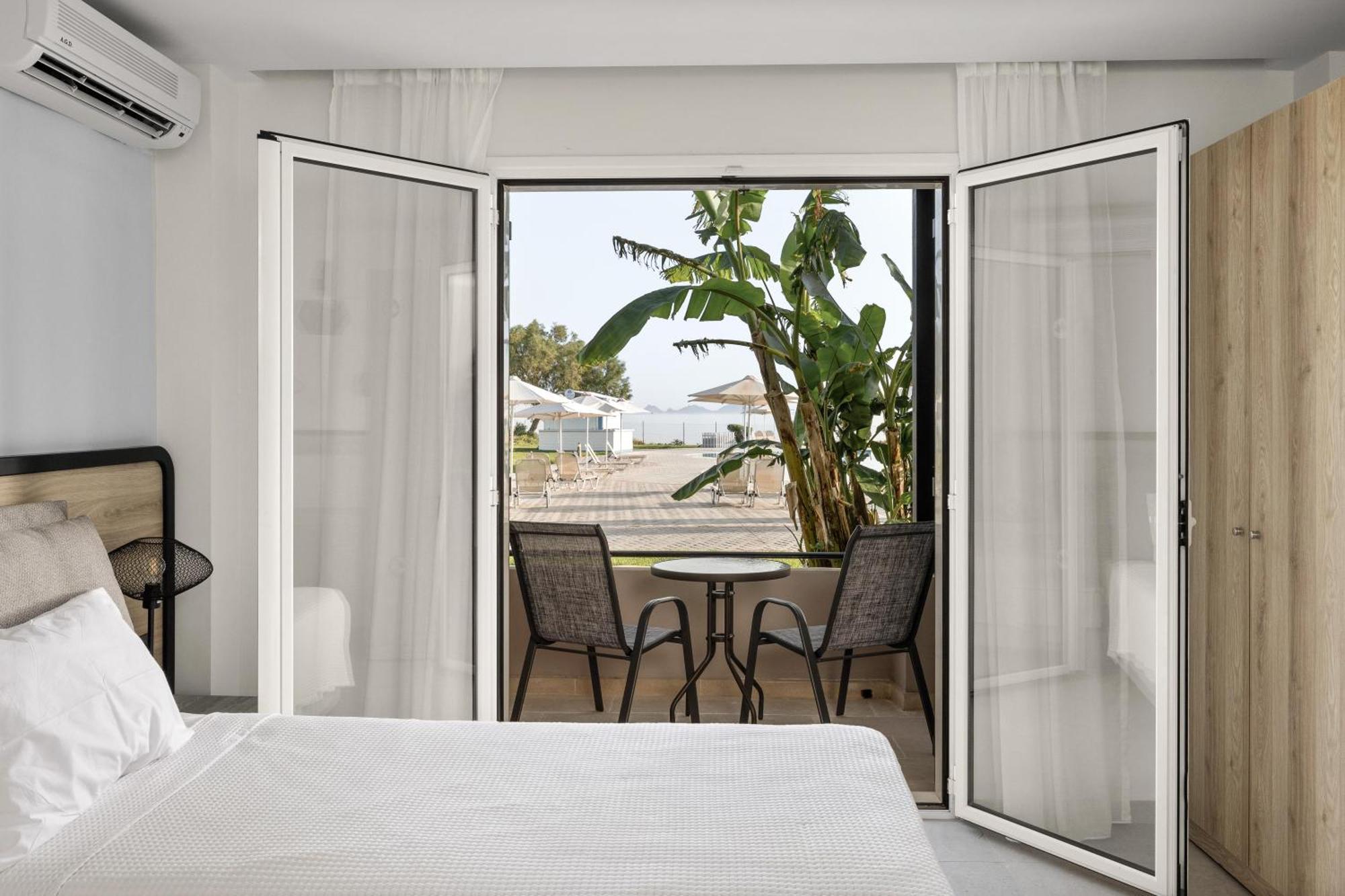 Family Suite Side Sea View