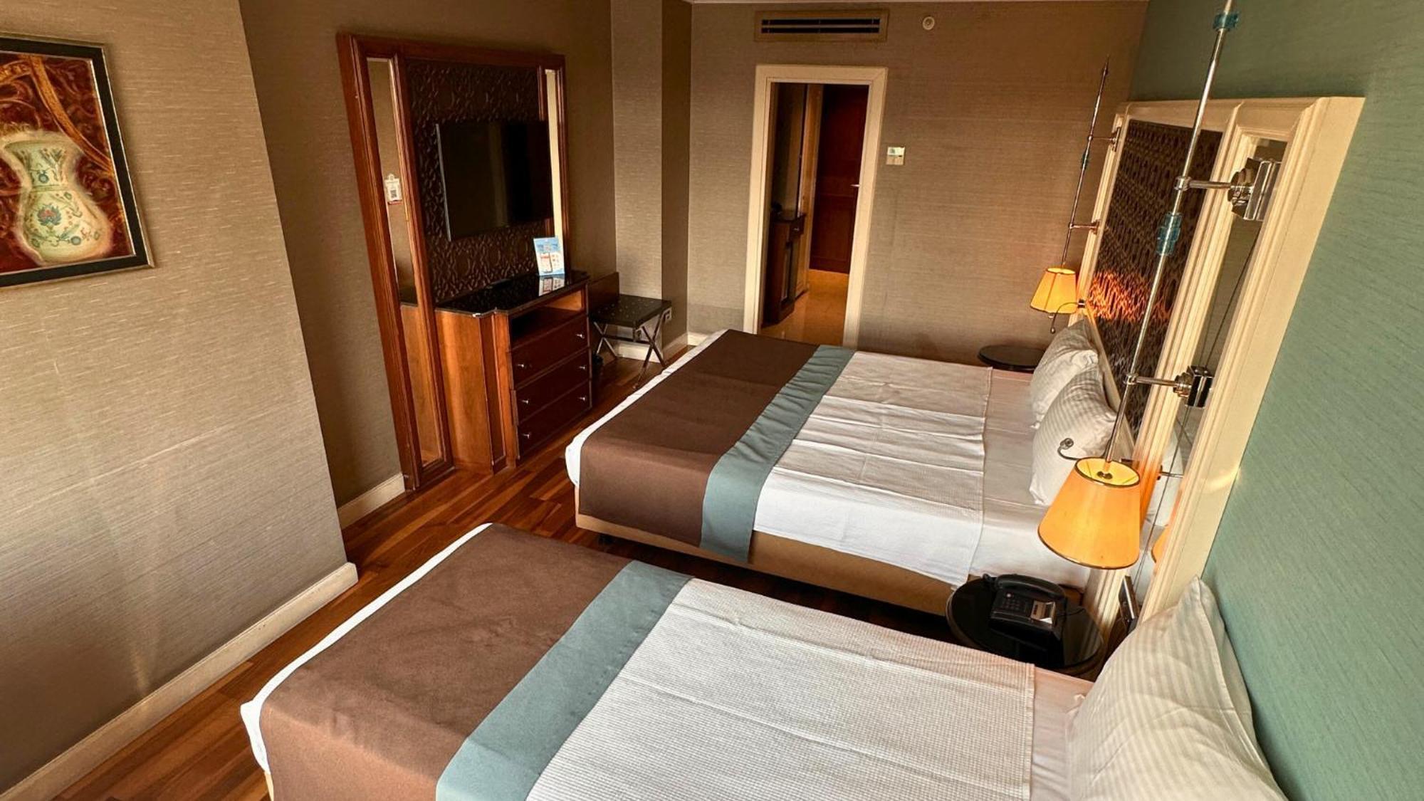 Triple Room with City View