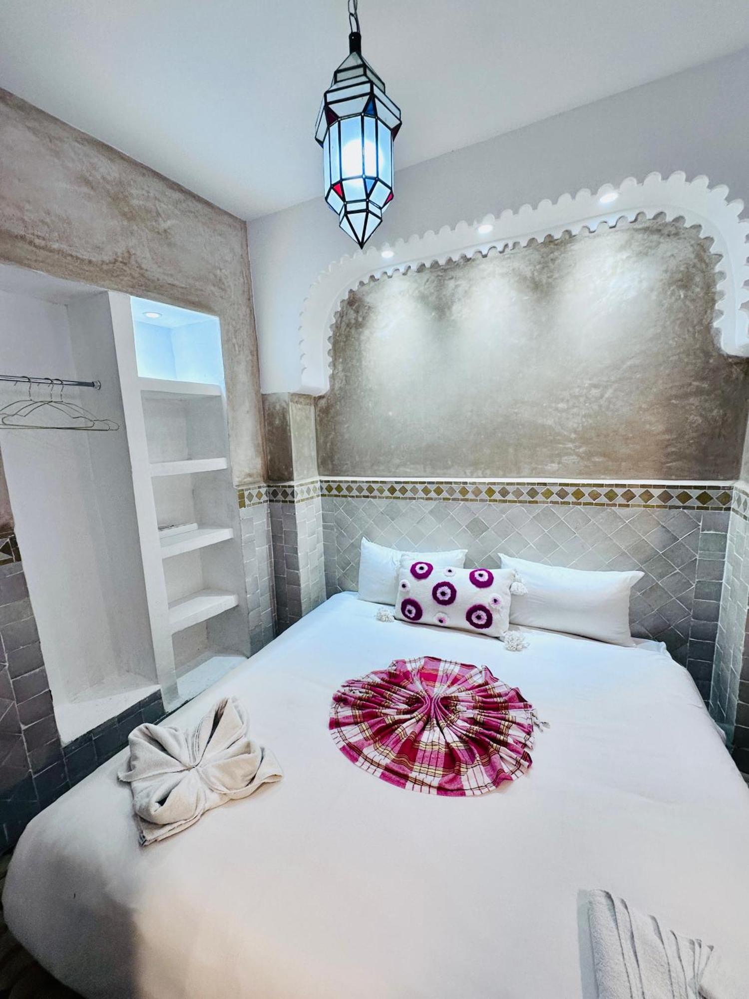 Deluxe Room (1 adult + 1 child)
