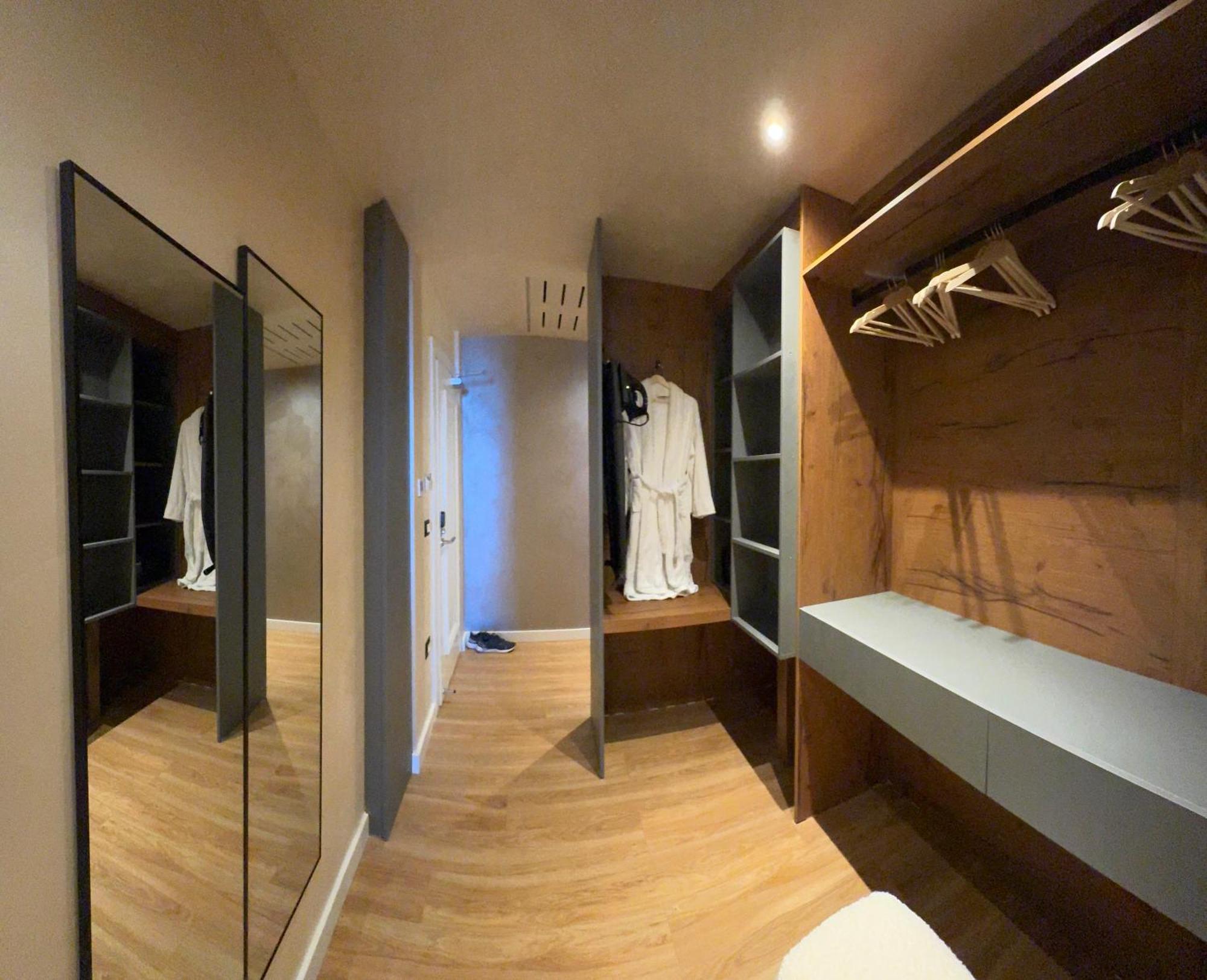 Suite with Hot Tub