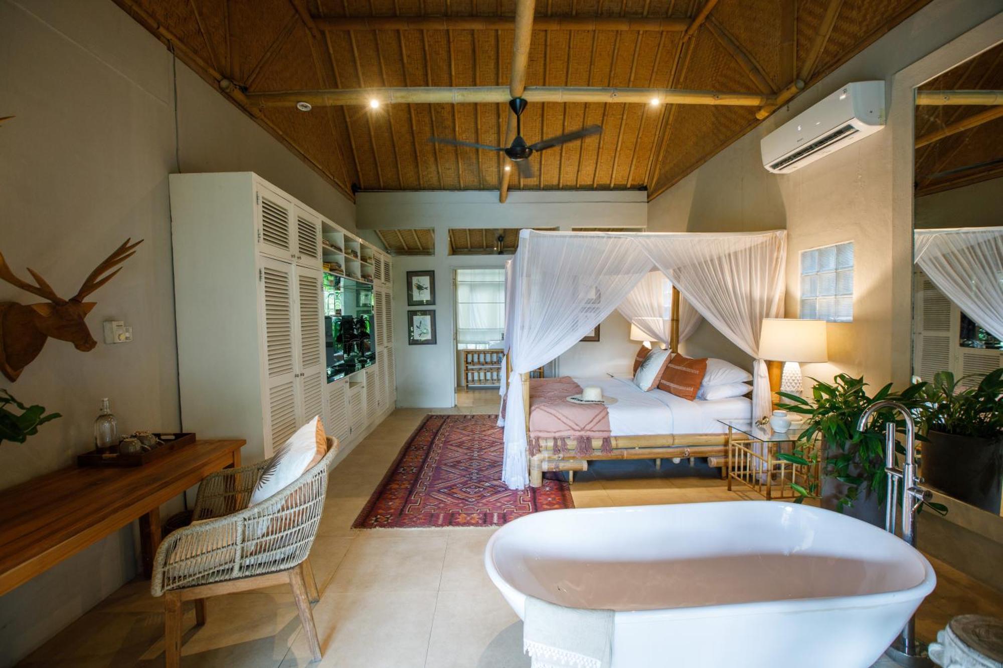 King Suite with Pool View