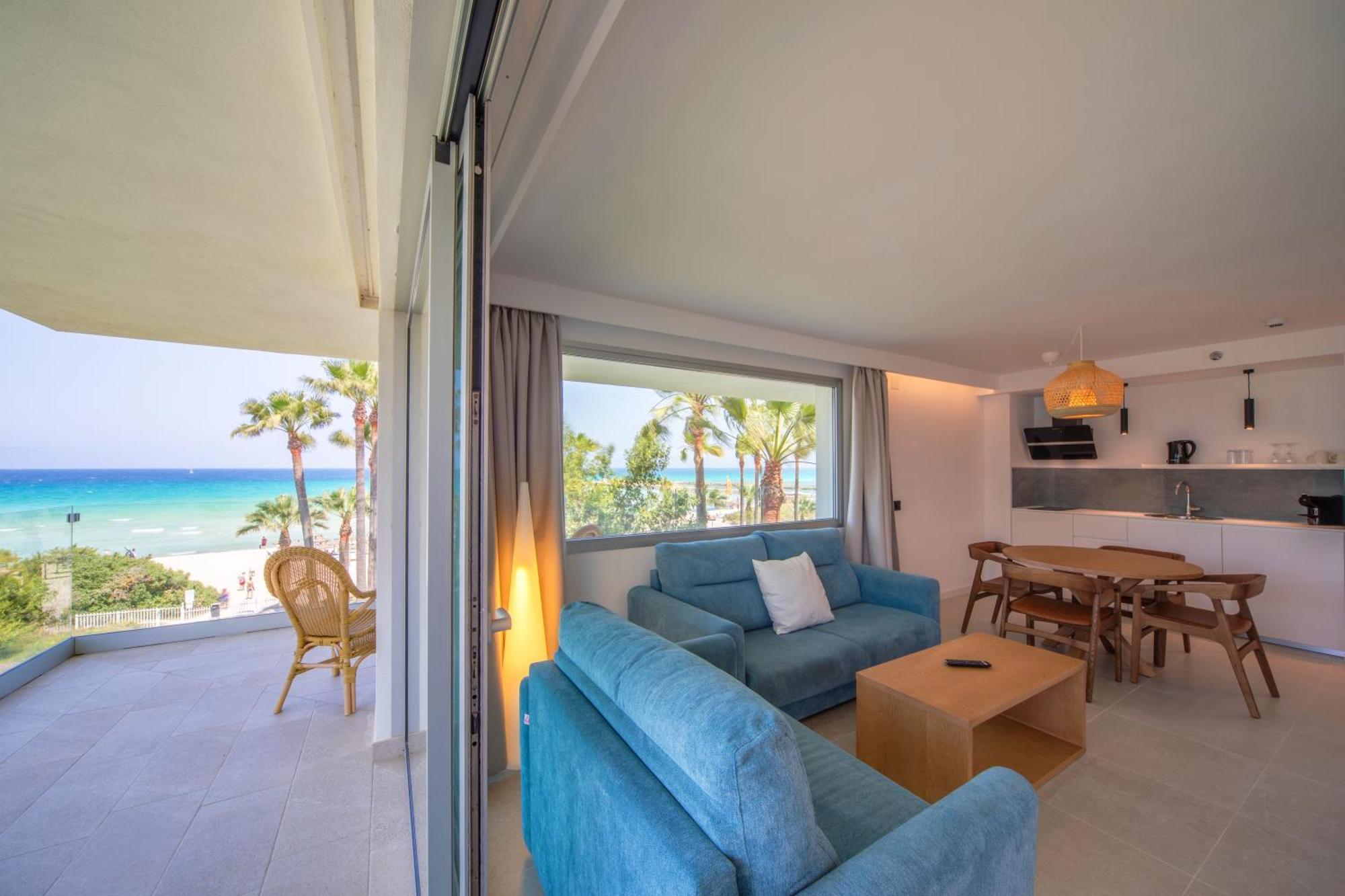 Apartment with Frontal Sea View