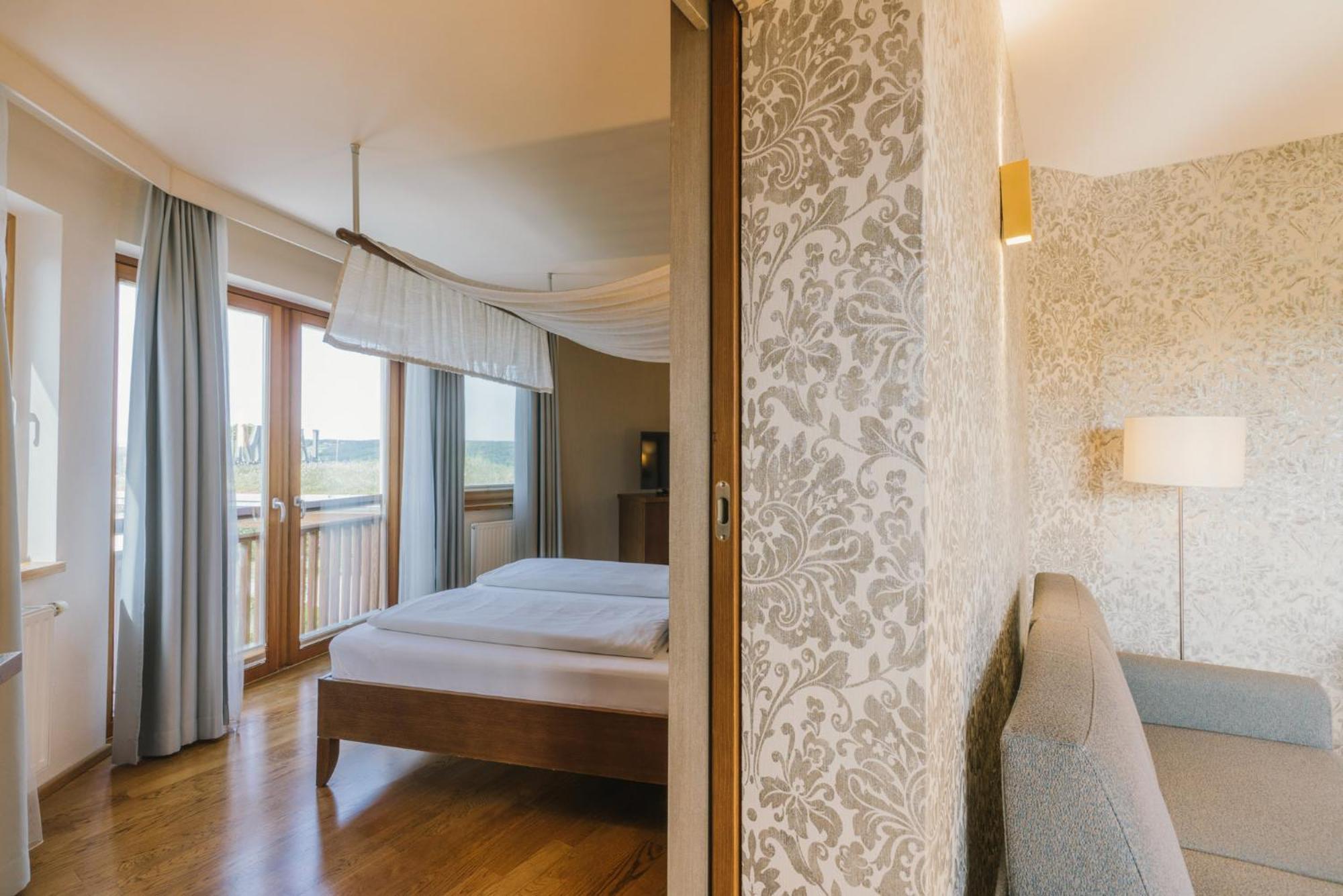 Deluxe Suite with Spa Bath