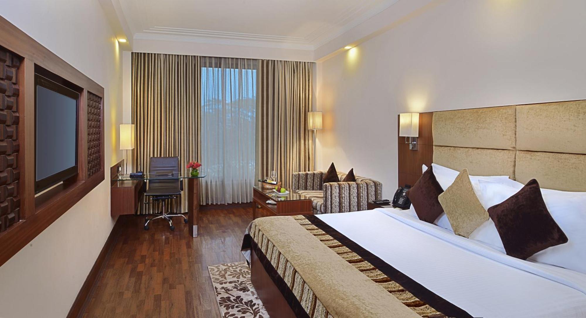 Club Double Room with One way Airport Transfers