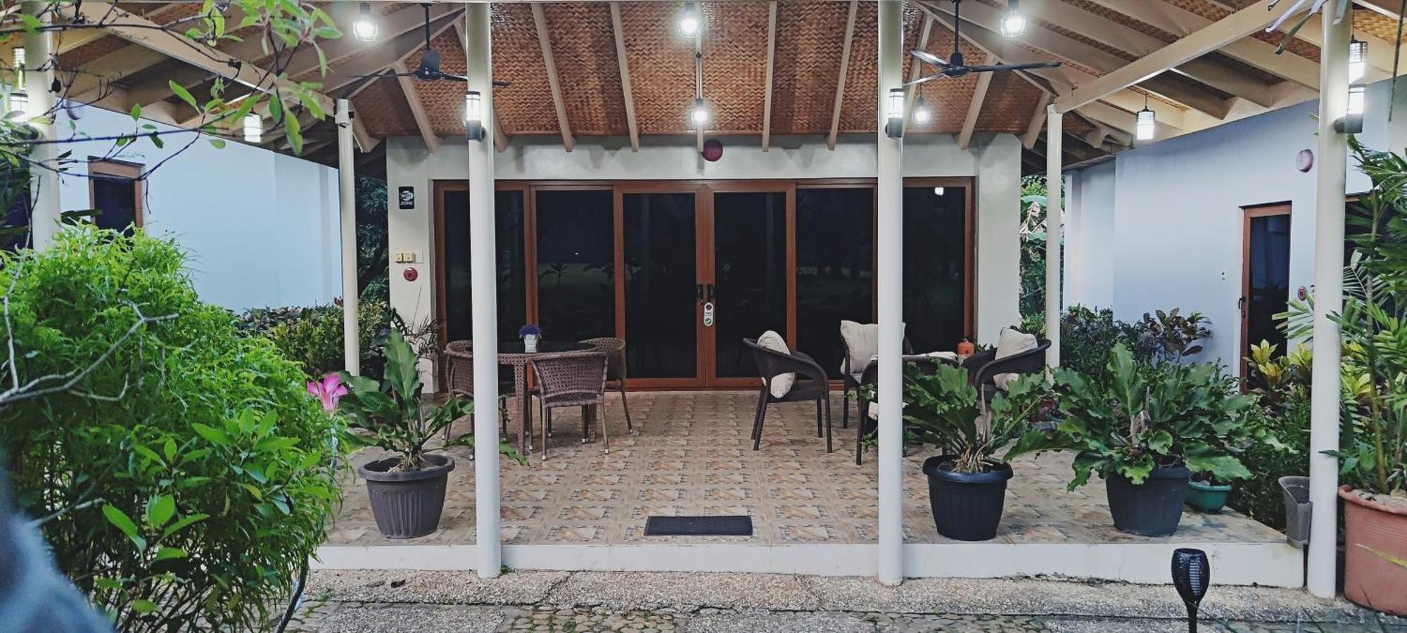 Villa with Garden View
