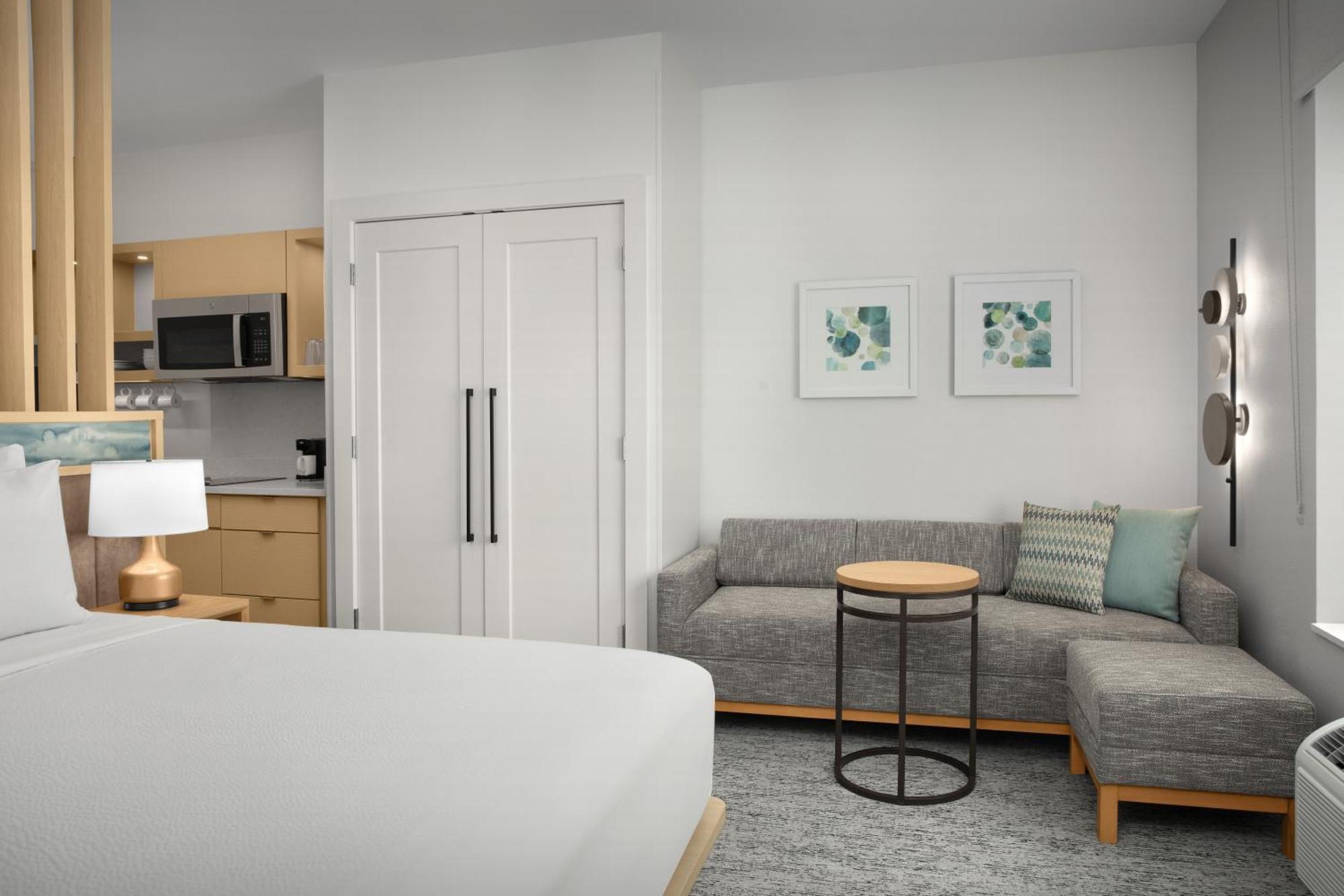 King Studio with Sofa Bed - Hearing Accessible