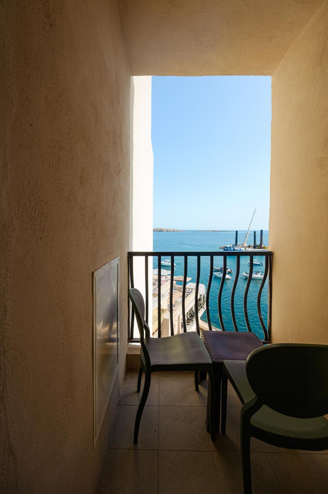 Double or Twin Room with Partial Sea View