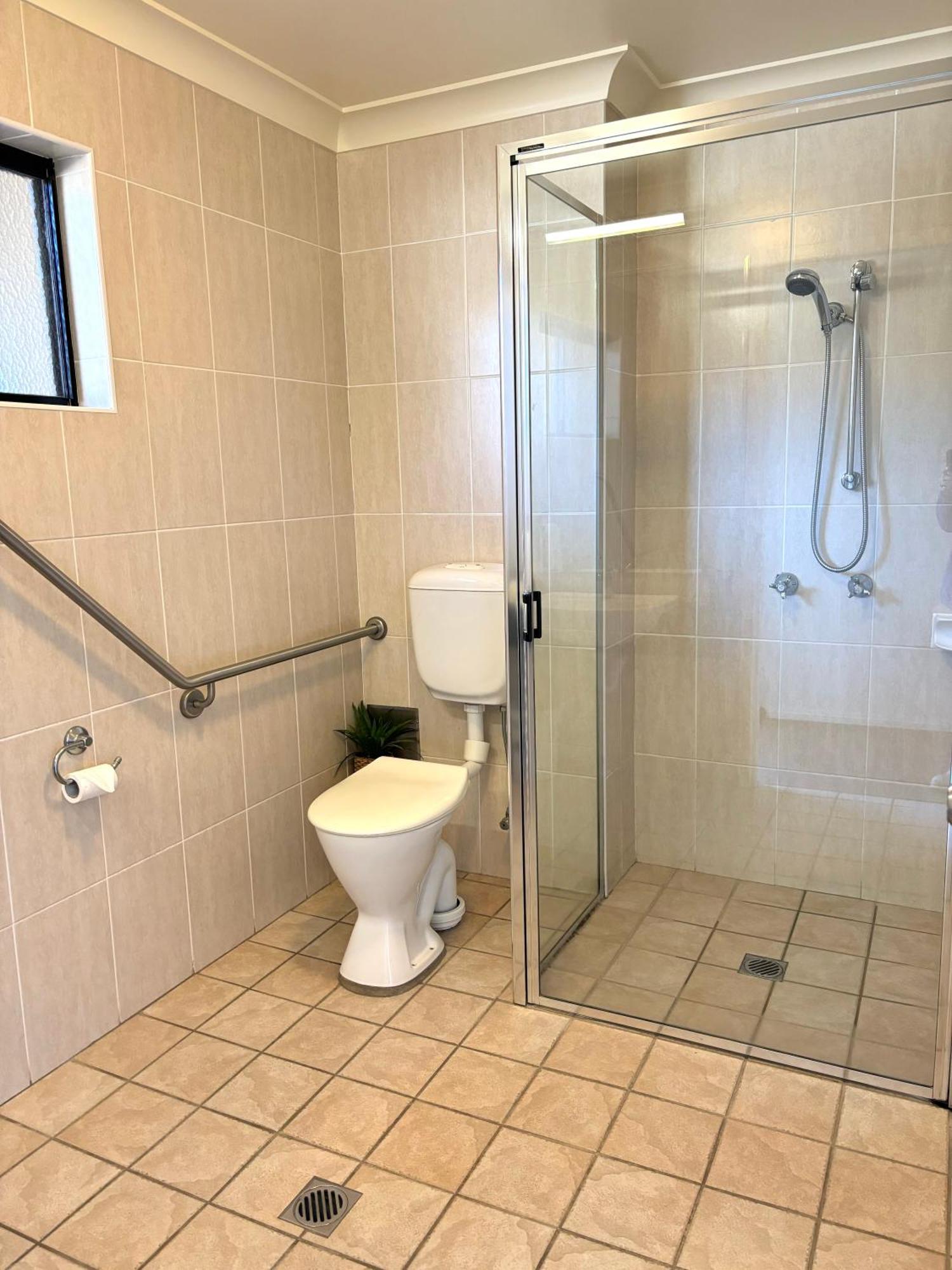 Standard Queen Accessible Room