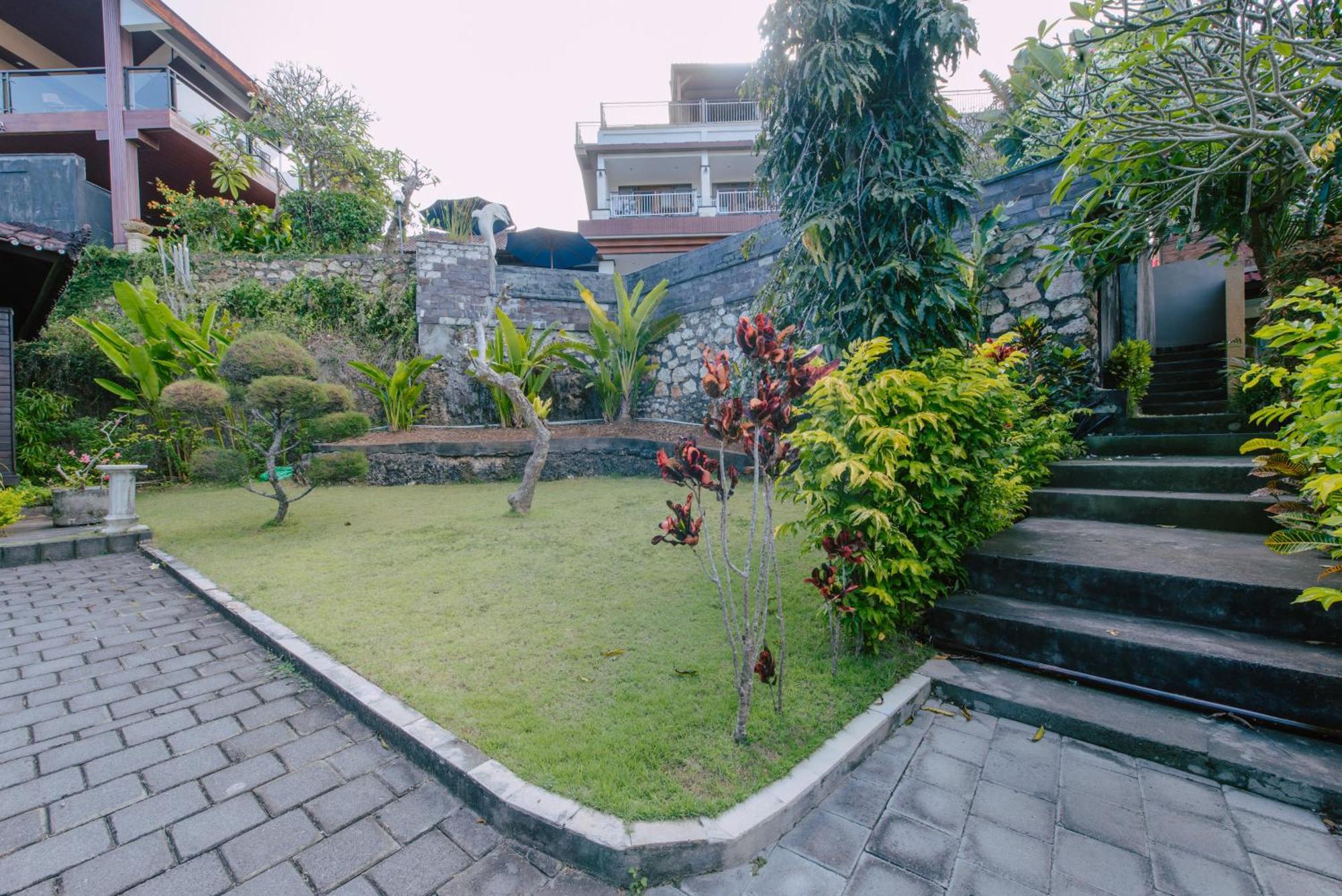Villa with Garden View