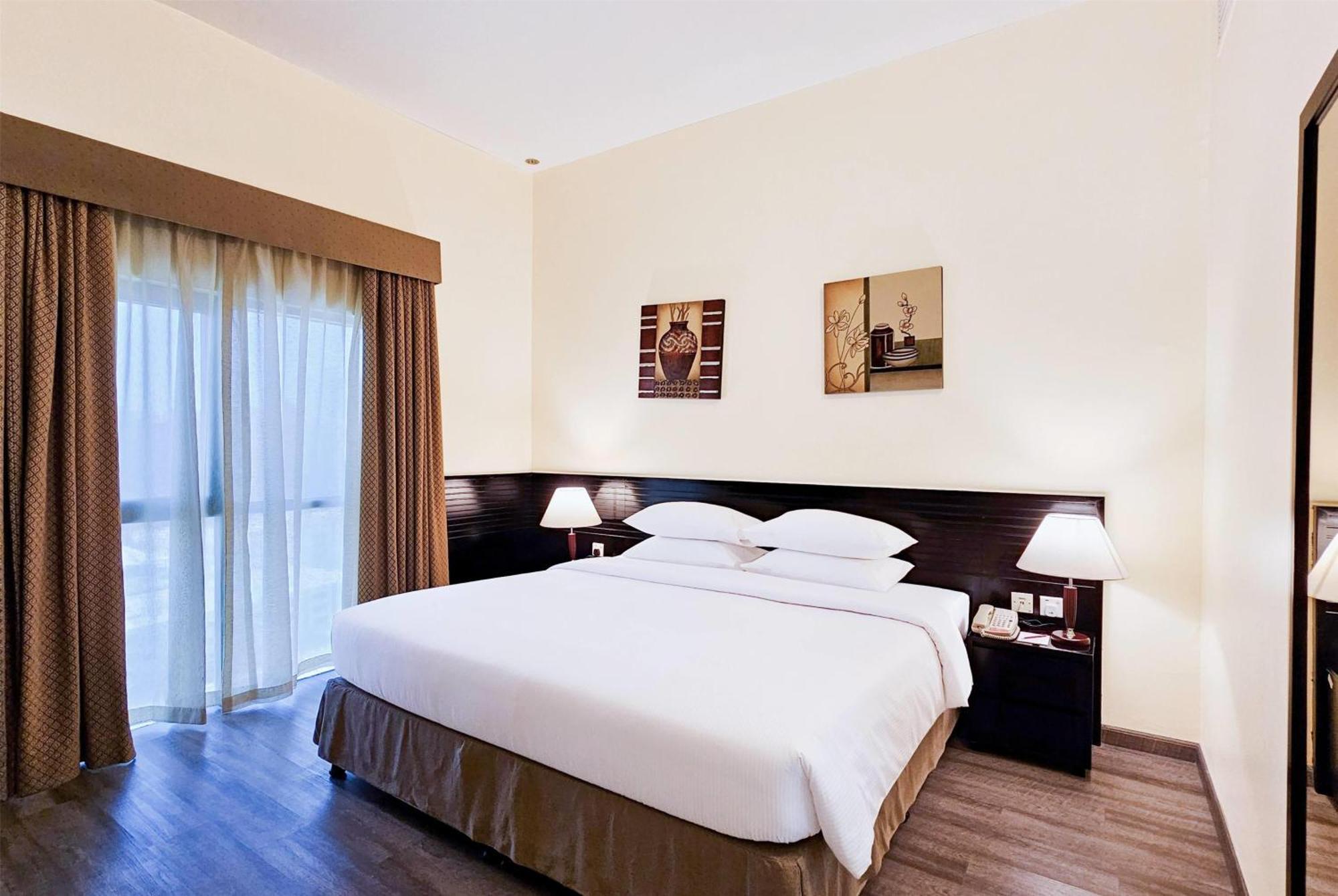 One-Bedroom King Suite - Smoking
