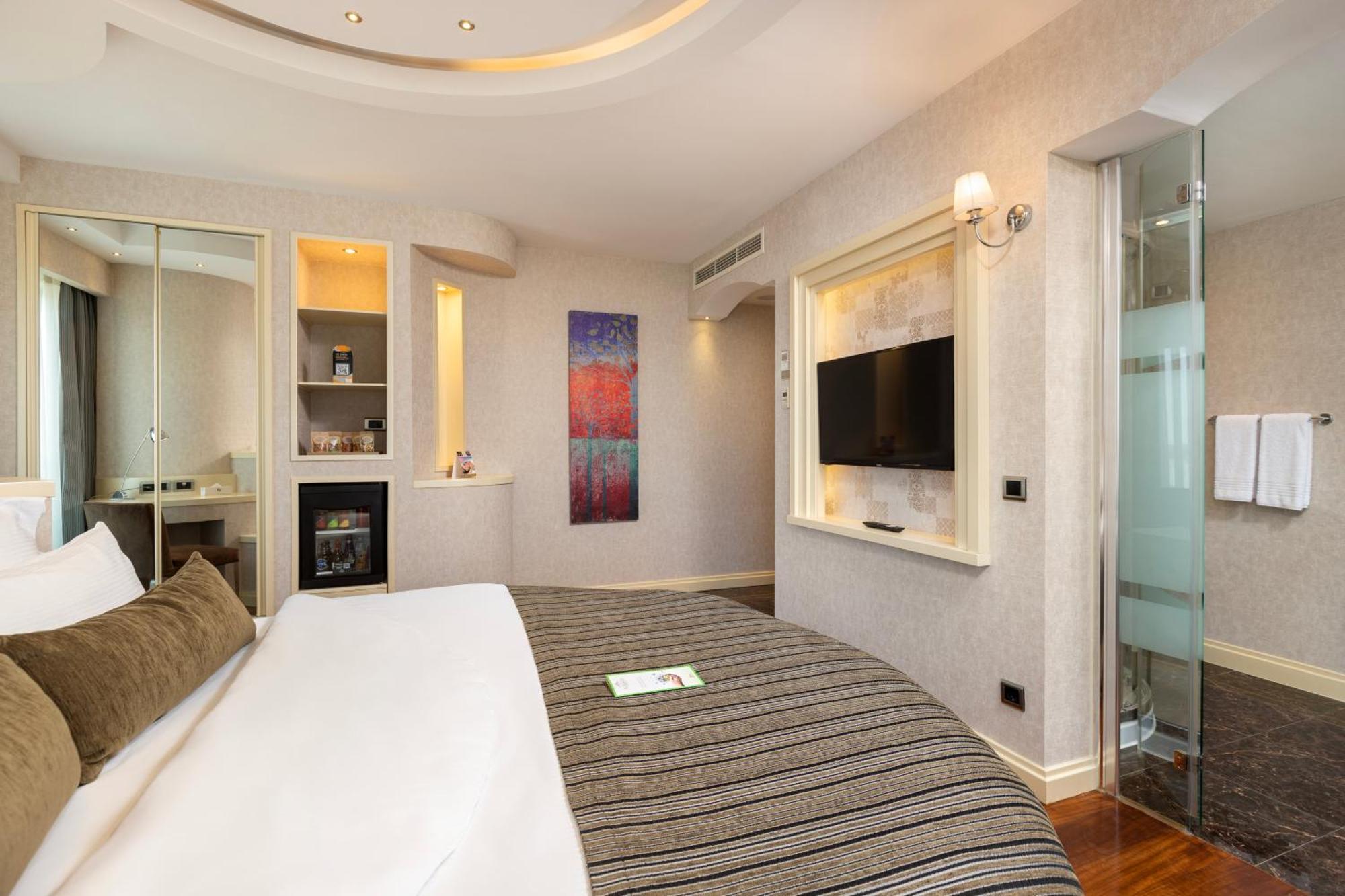Corner Double Room