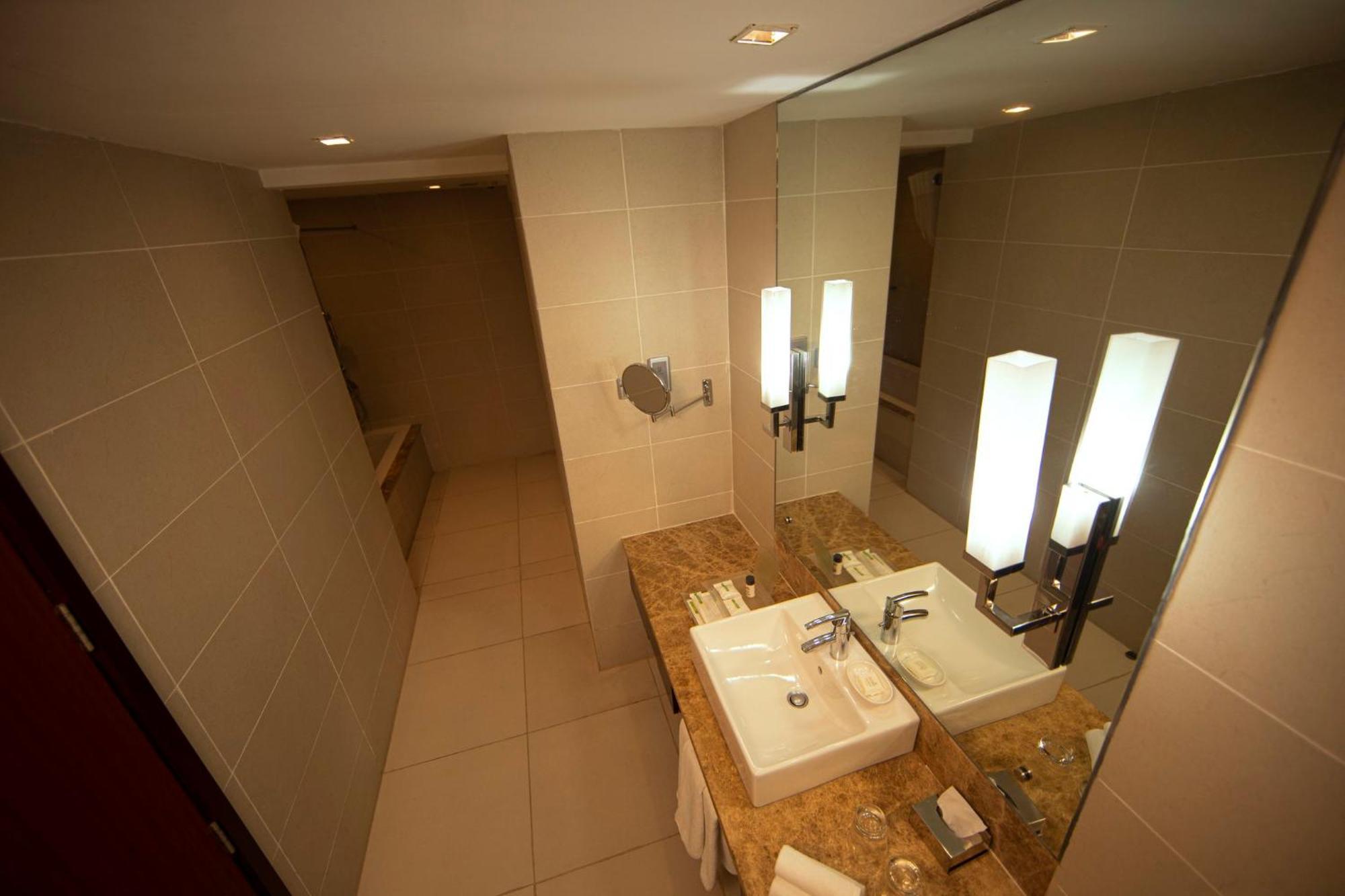 One-Bedroom King Suite - High Floor with 15% Discount on Food & Soft Beverages and Spa
