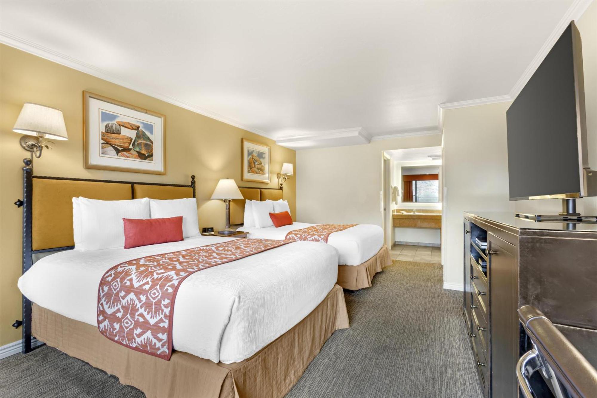 Queen Room with Two Queen Beds with Red Rock View with Patio - Non-smoking